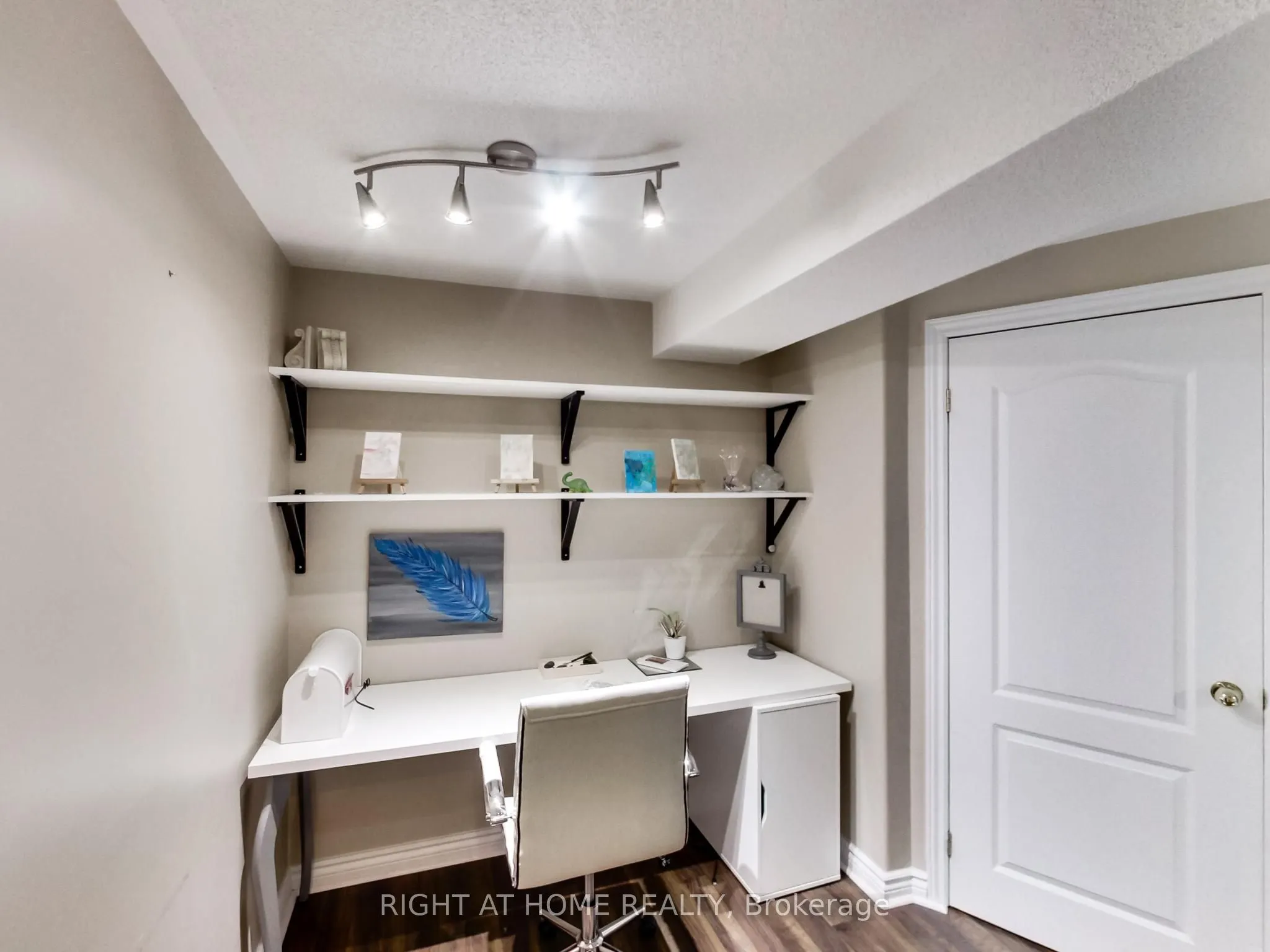 2527 Nettlecreek Crescent