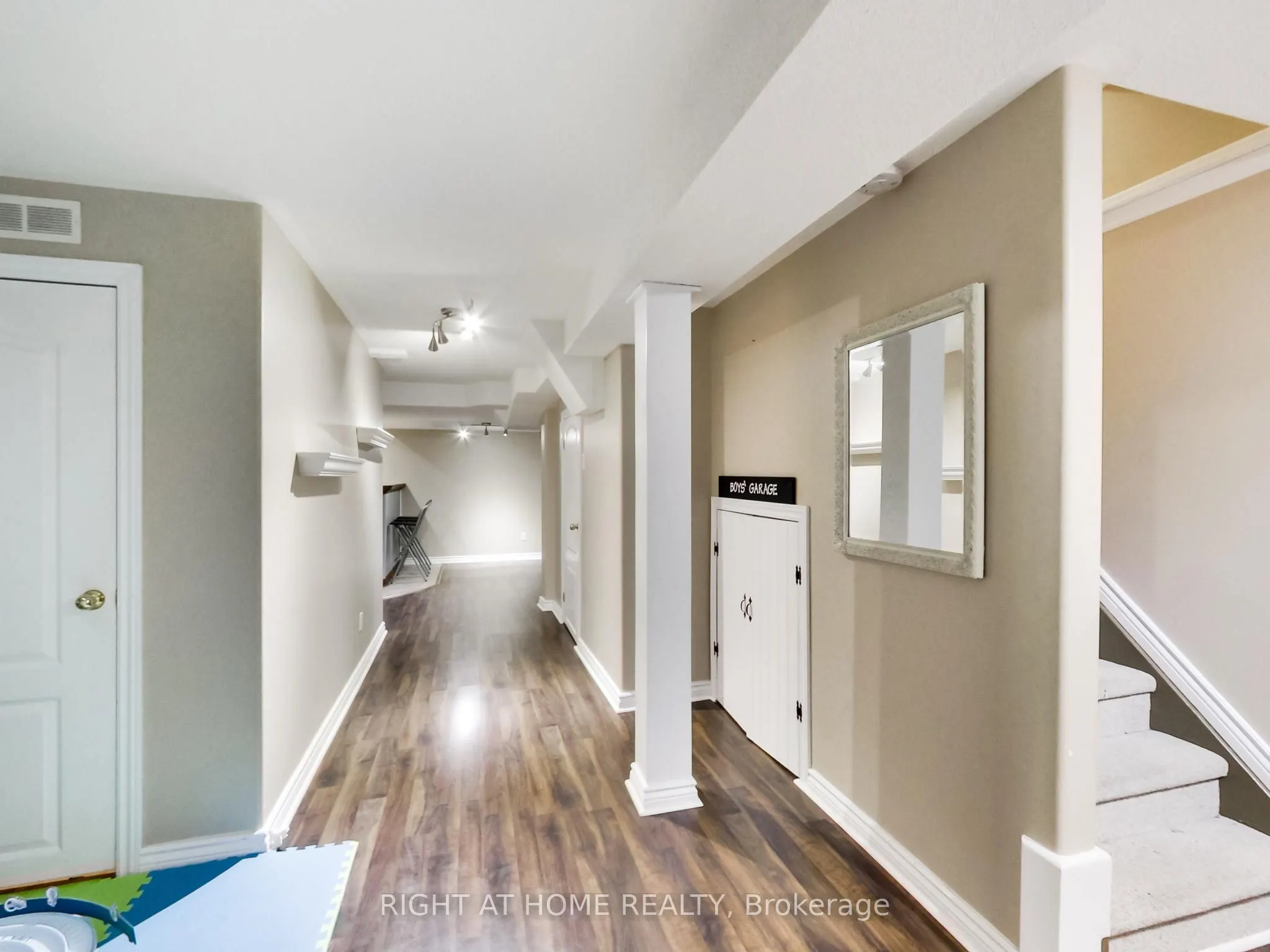 2527 Nettlecreek Crescent