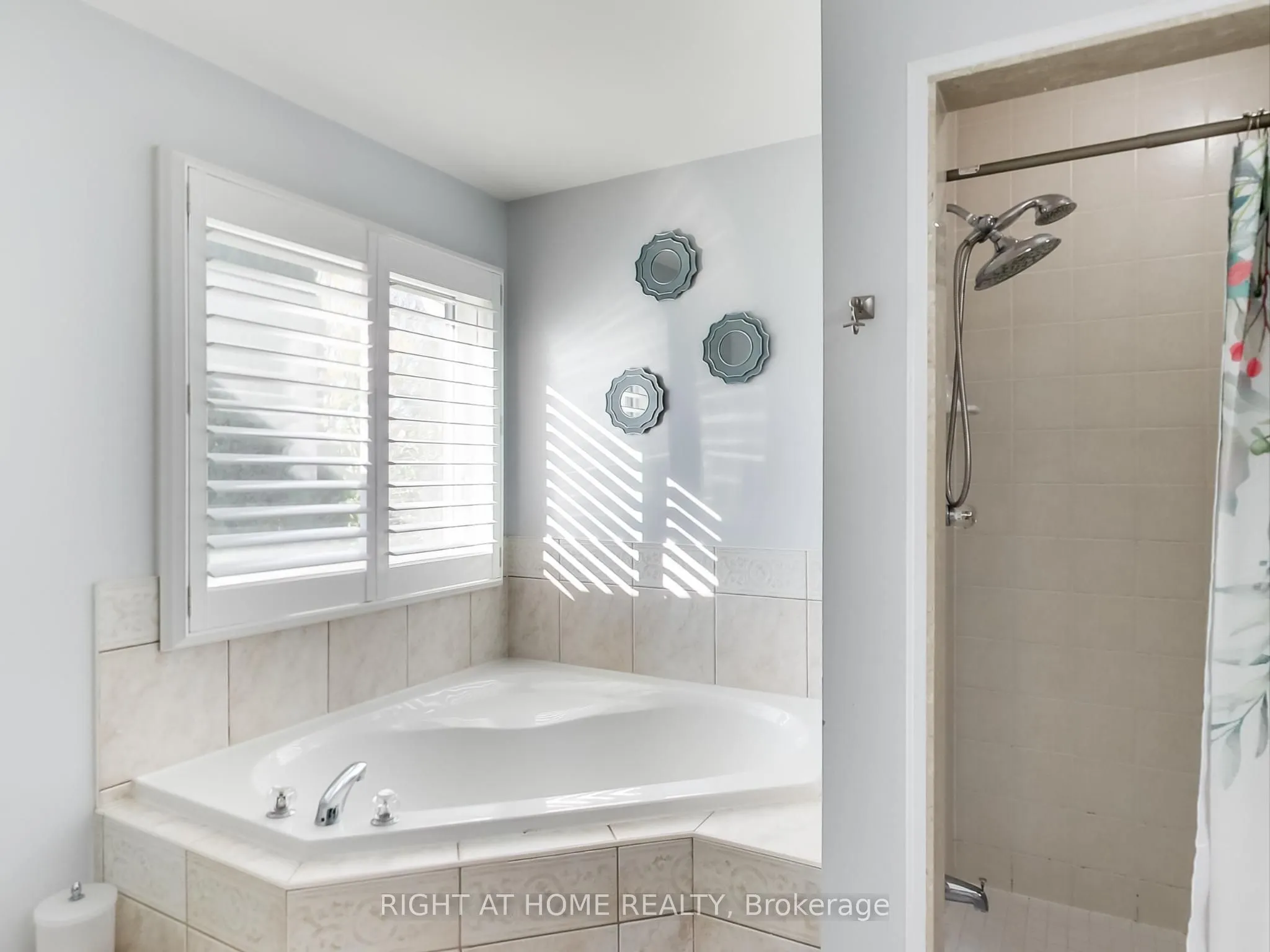 2527 Nettlecreek Crescent