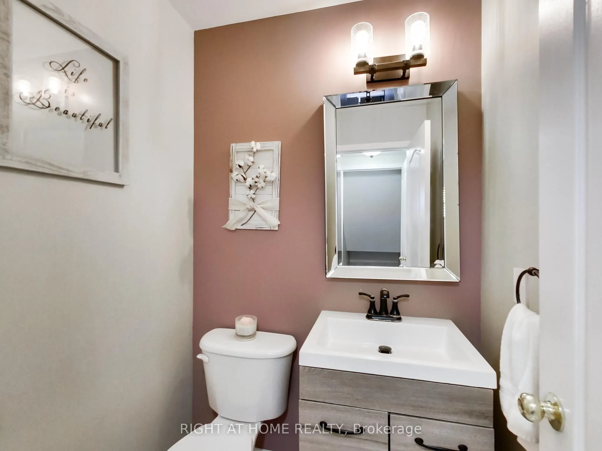 2527 Nettlecreek Crescent