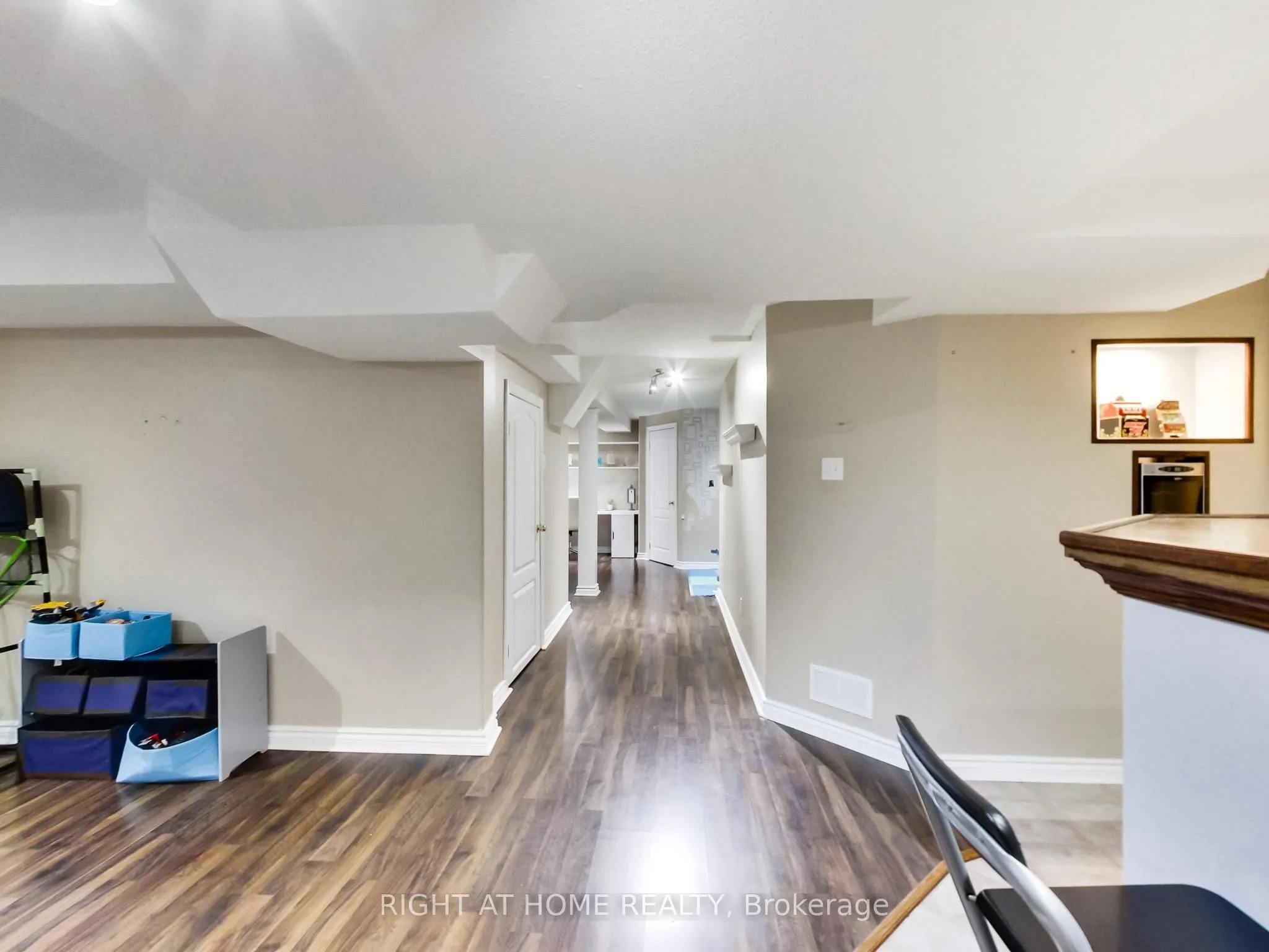 2527 Nettlecreek Crescent