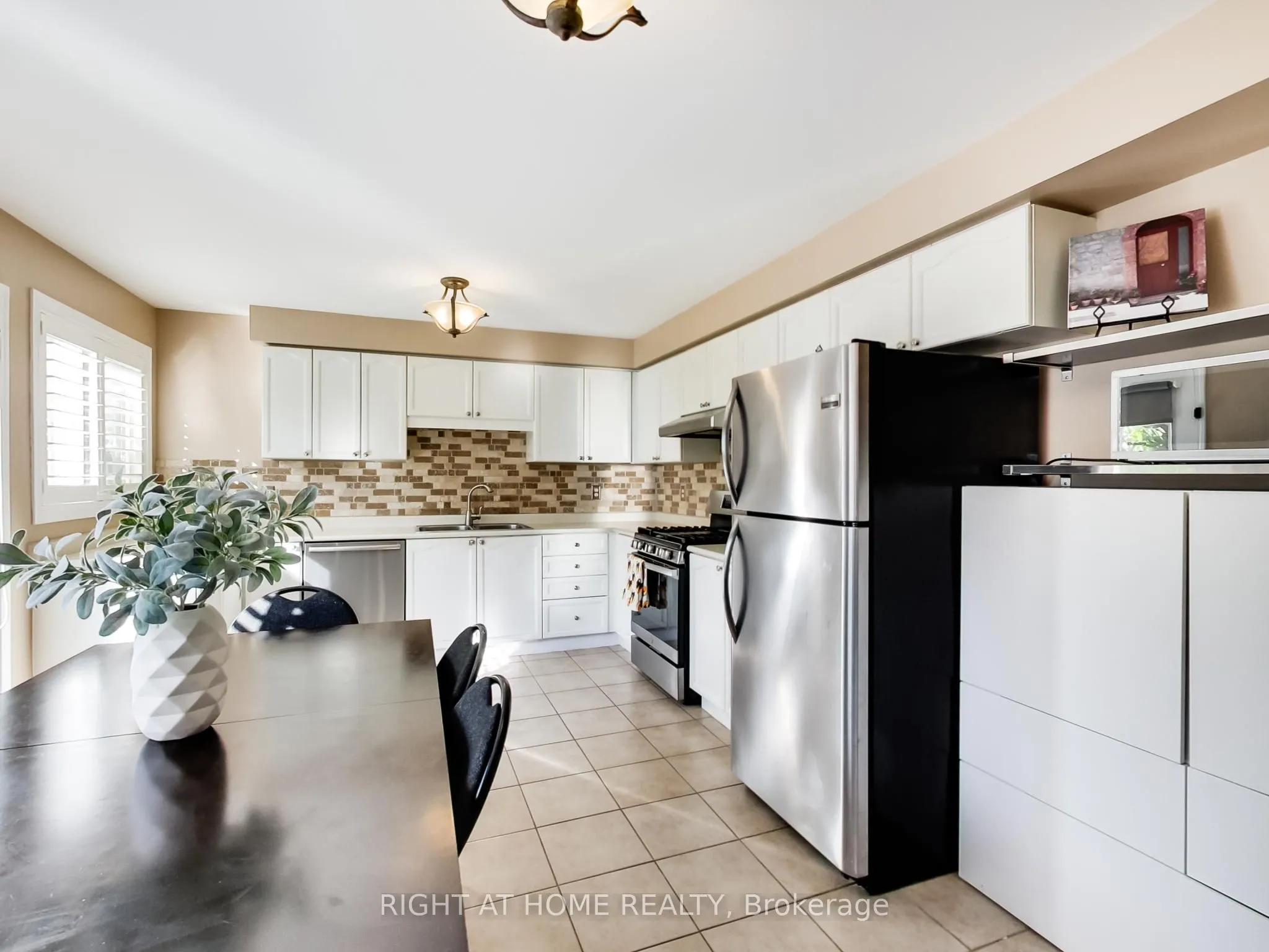 2527 Nettlecreek Crescent