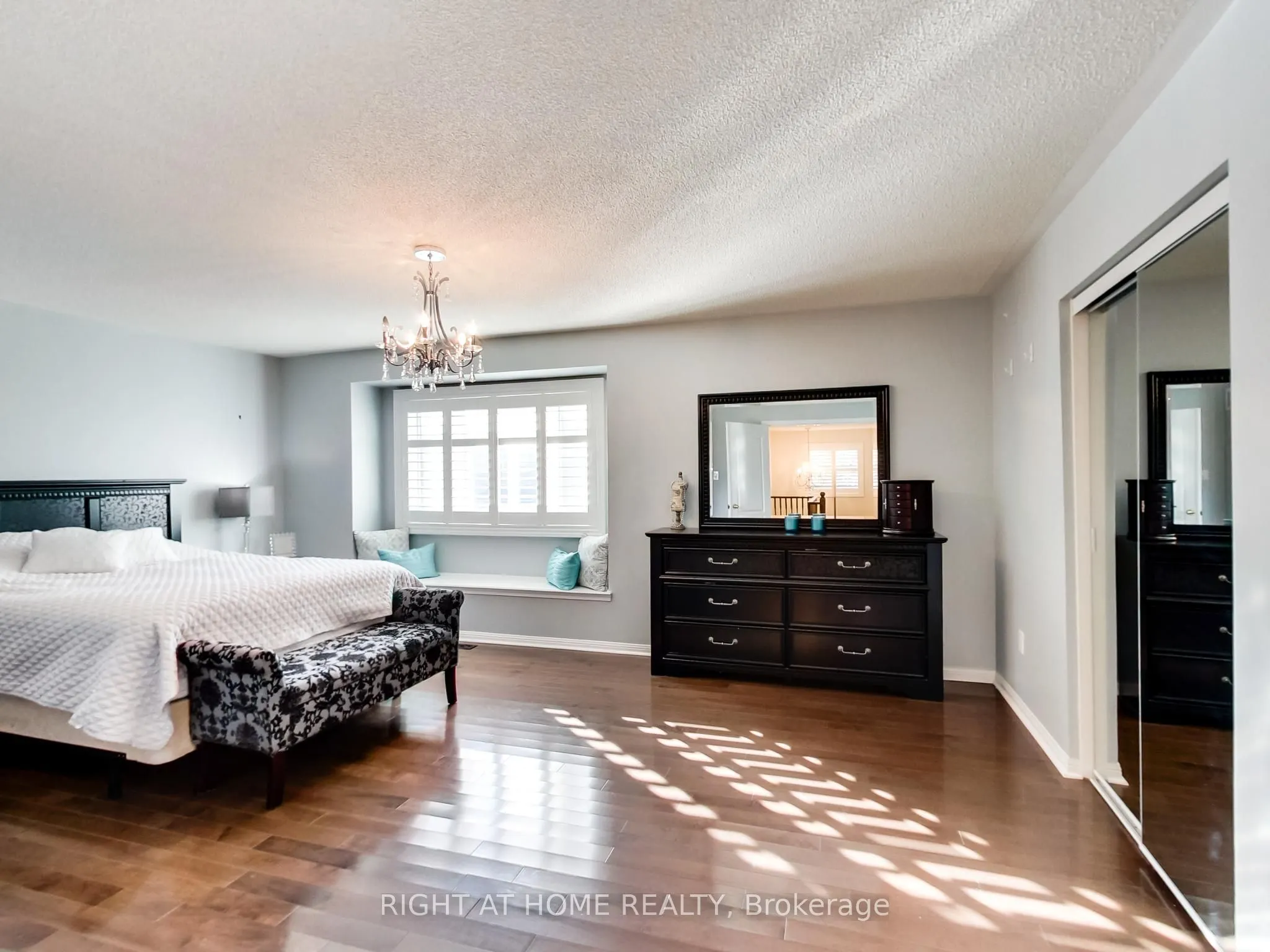 2527 Nettlecreek Crescent