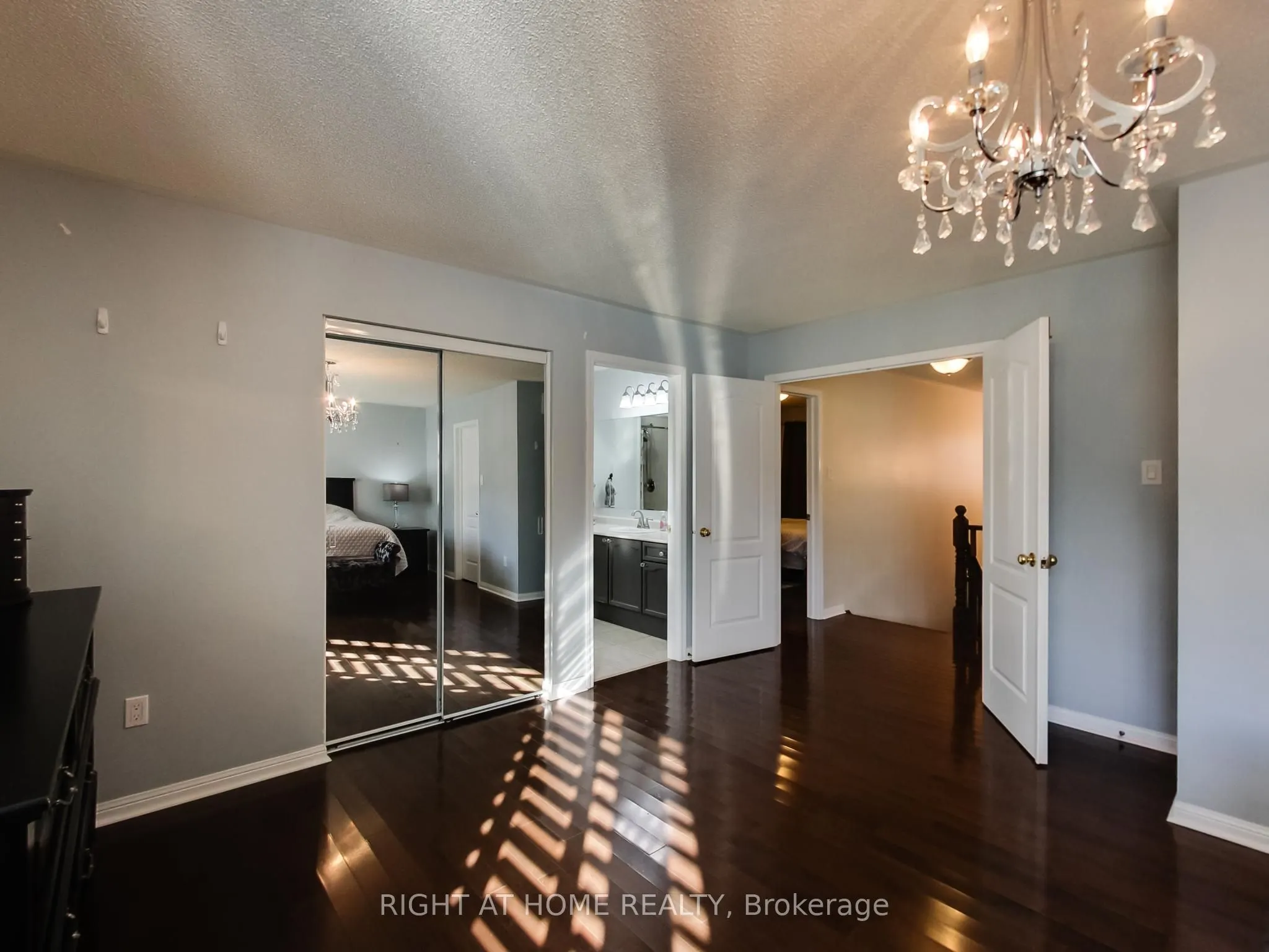 2527 Nettlecreek Crescent