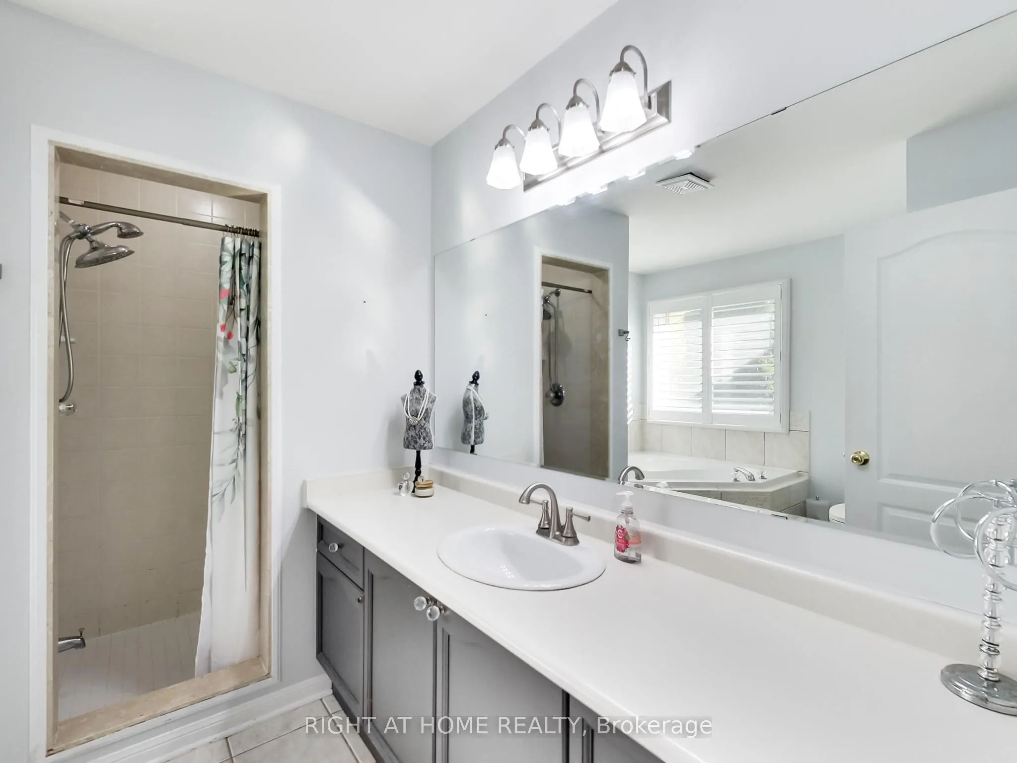 2527 Nettlecreek Crescent