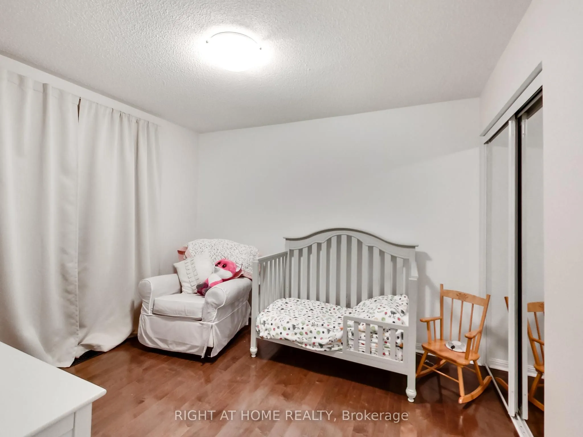 2527 Nettlecreek Crescent