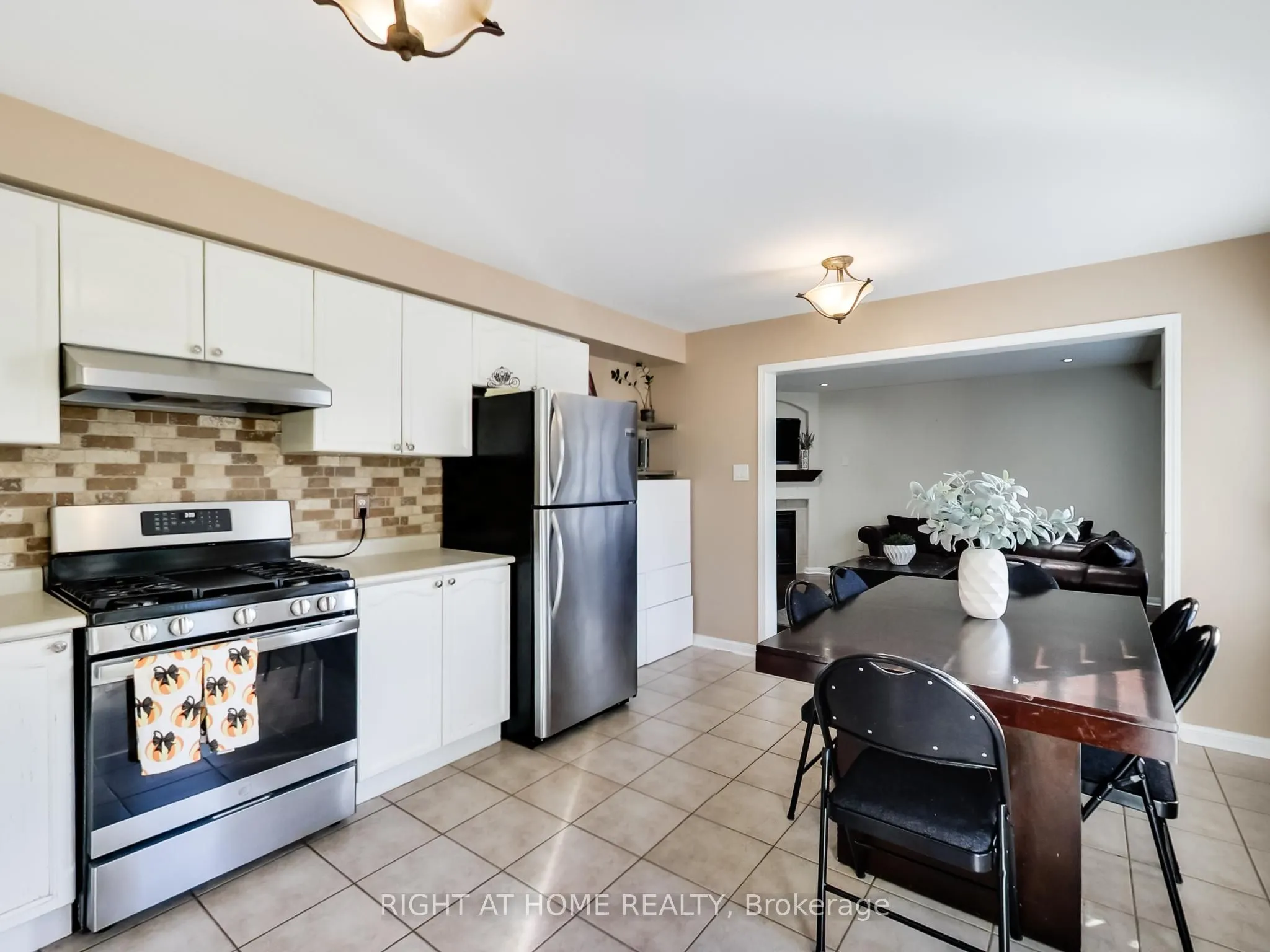 2527 Nettlecreek Crescent