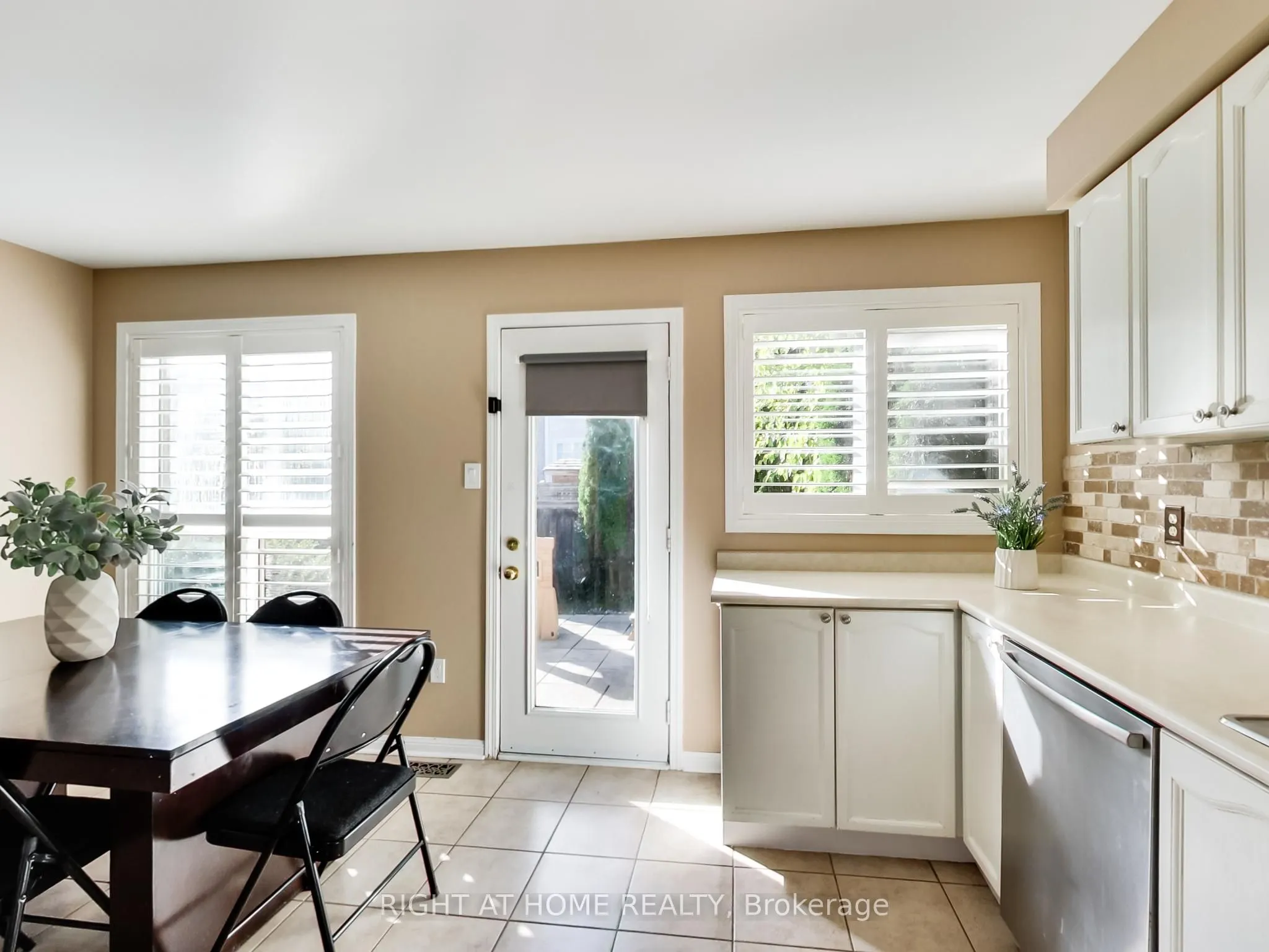 2527 Nettlecreek Crescent
