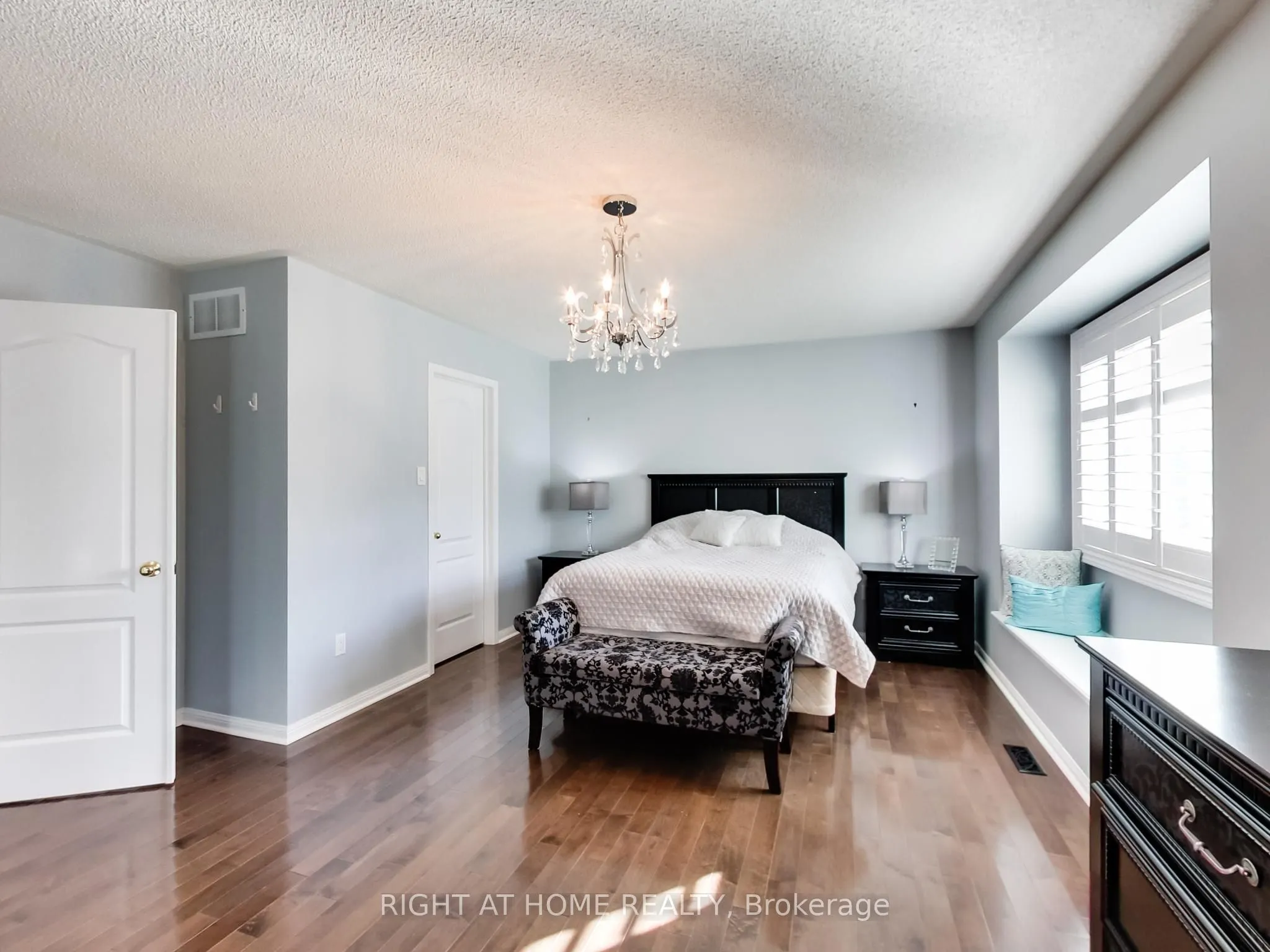 2527 Nettlecreek Crescent