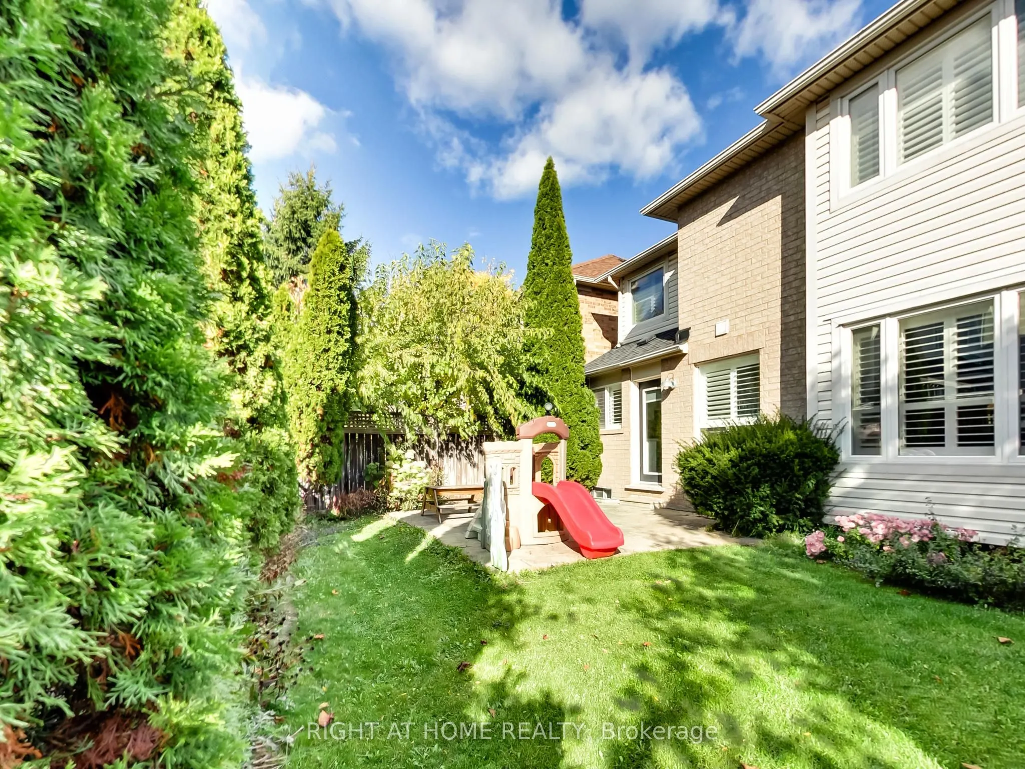2527 Nettlecreek Crescent