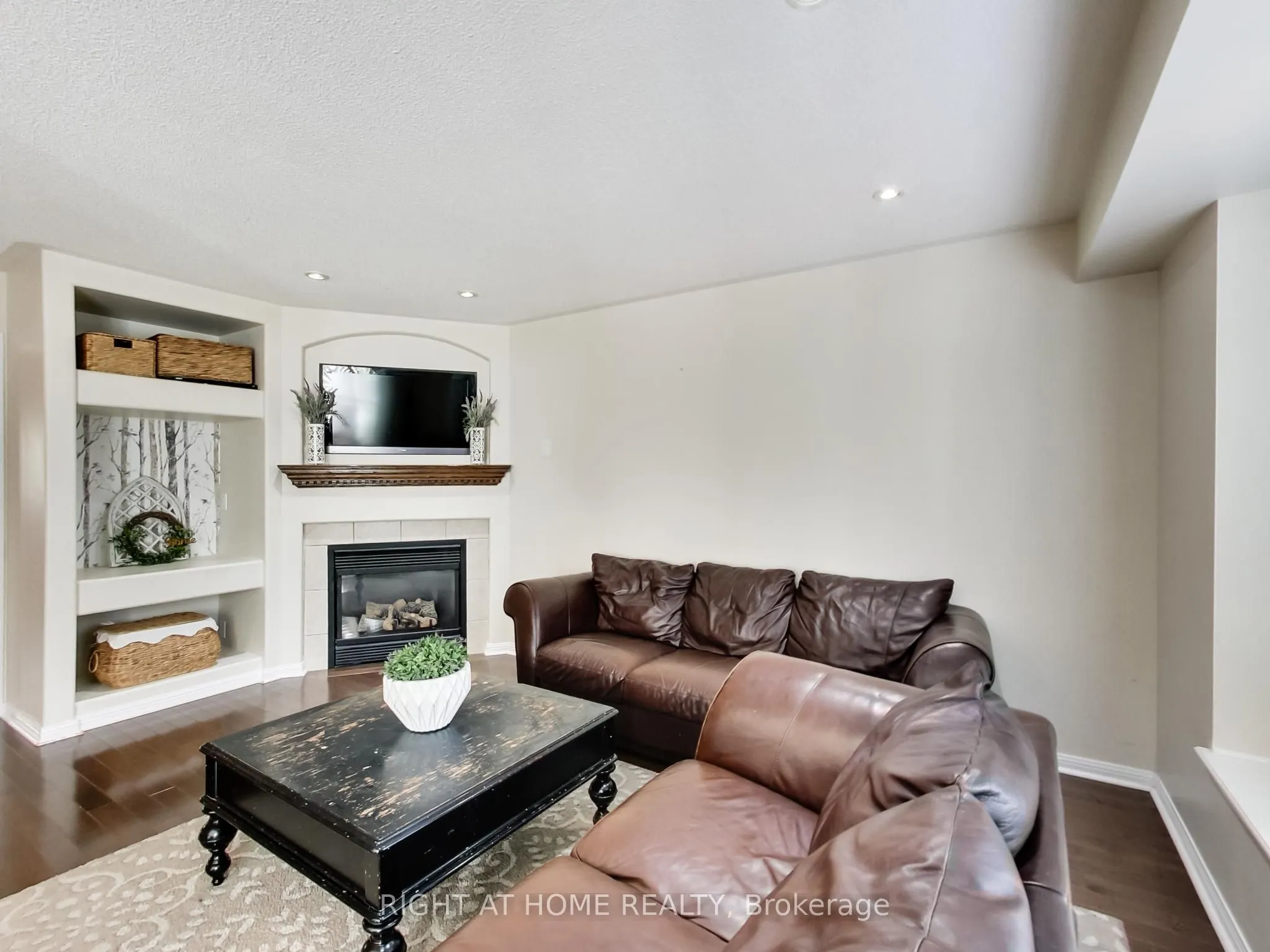 2527 Nettlecreek Crescent