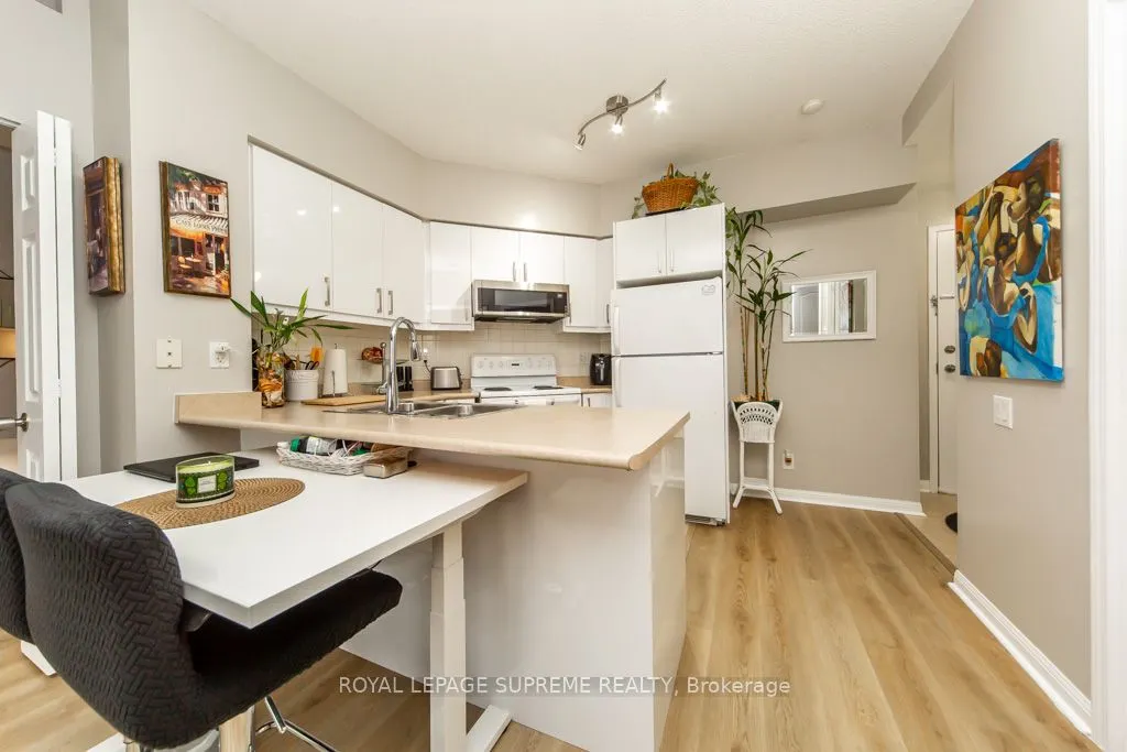 1600 Keele Street, #706