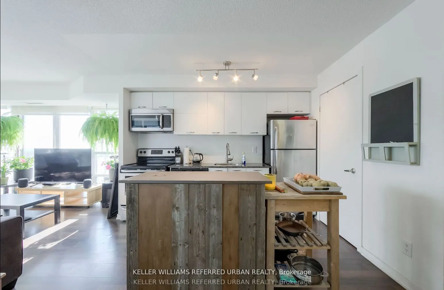 38 Joe Shuster Way, #1305