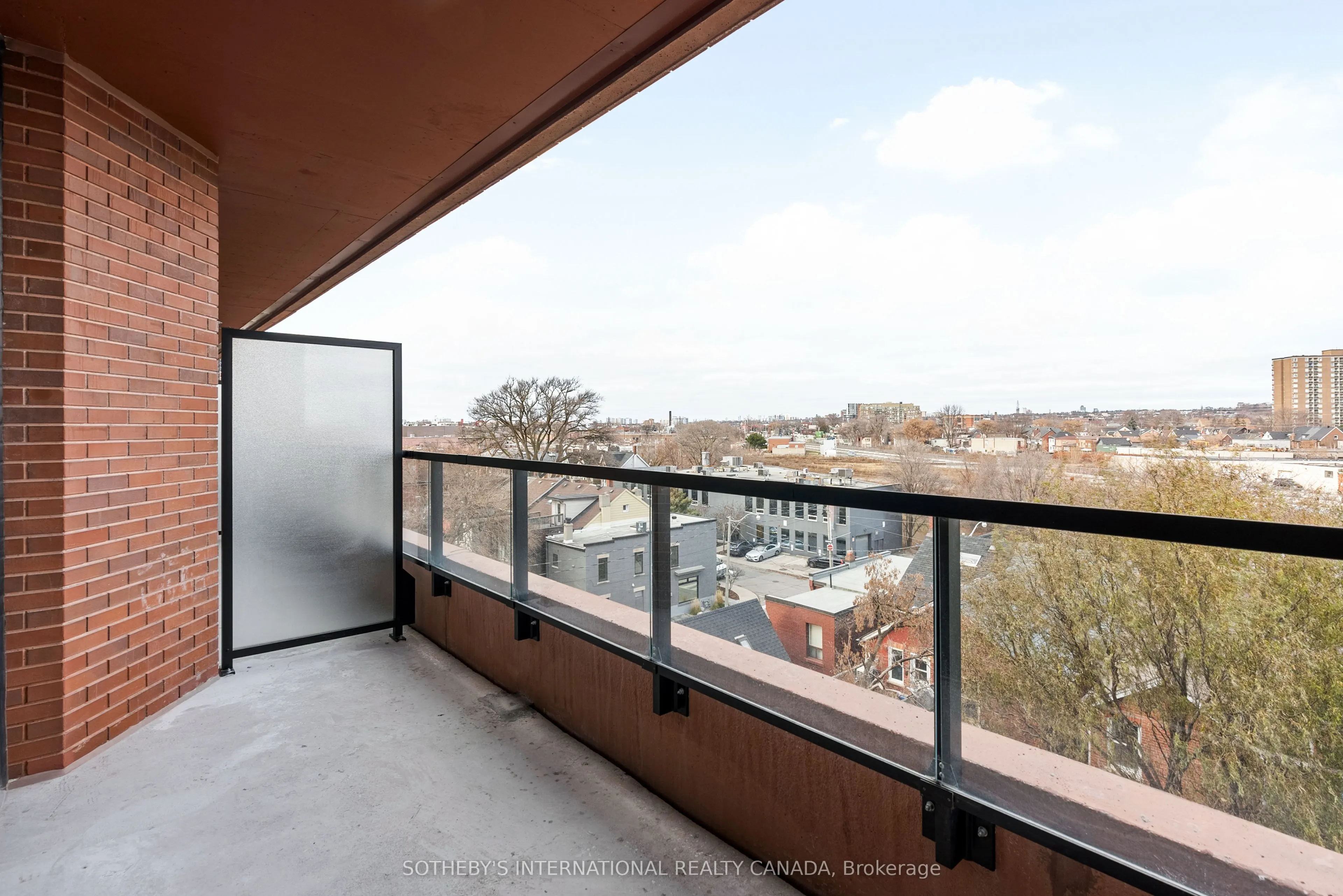 2720 Dundas Street W, #513