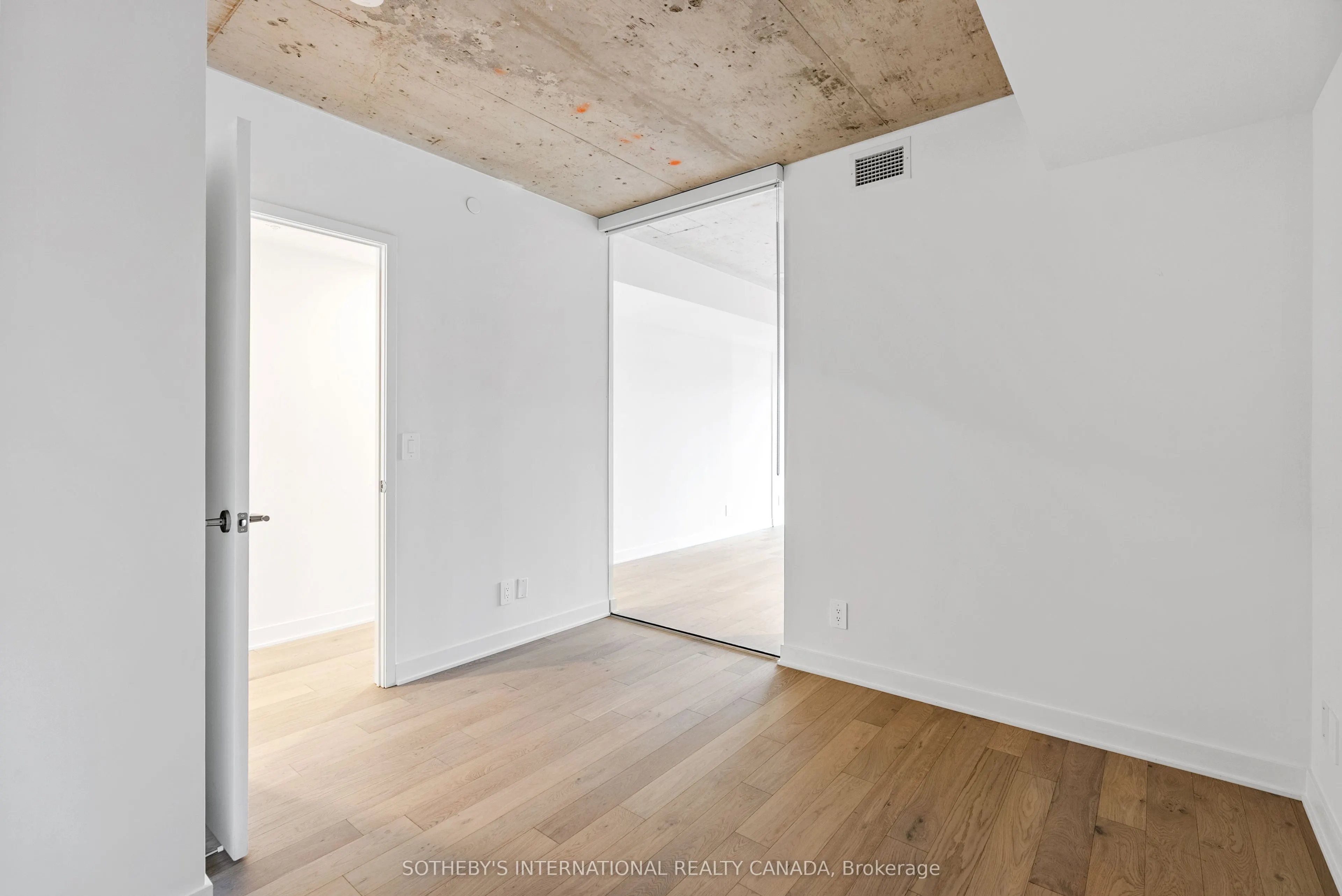 2720 Dundas Street W, #513