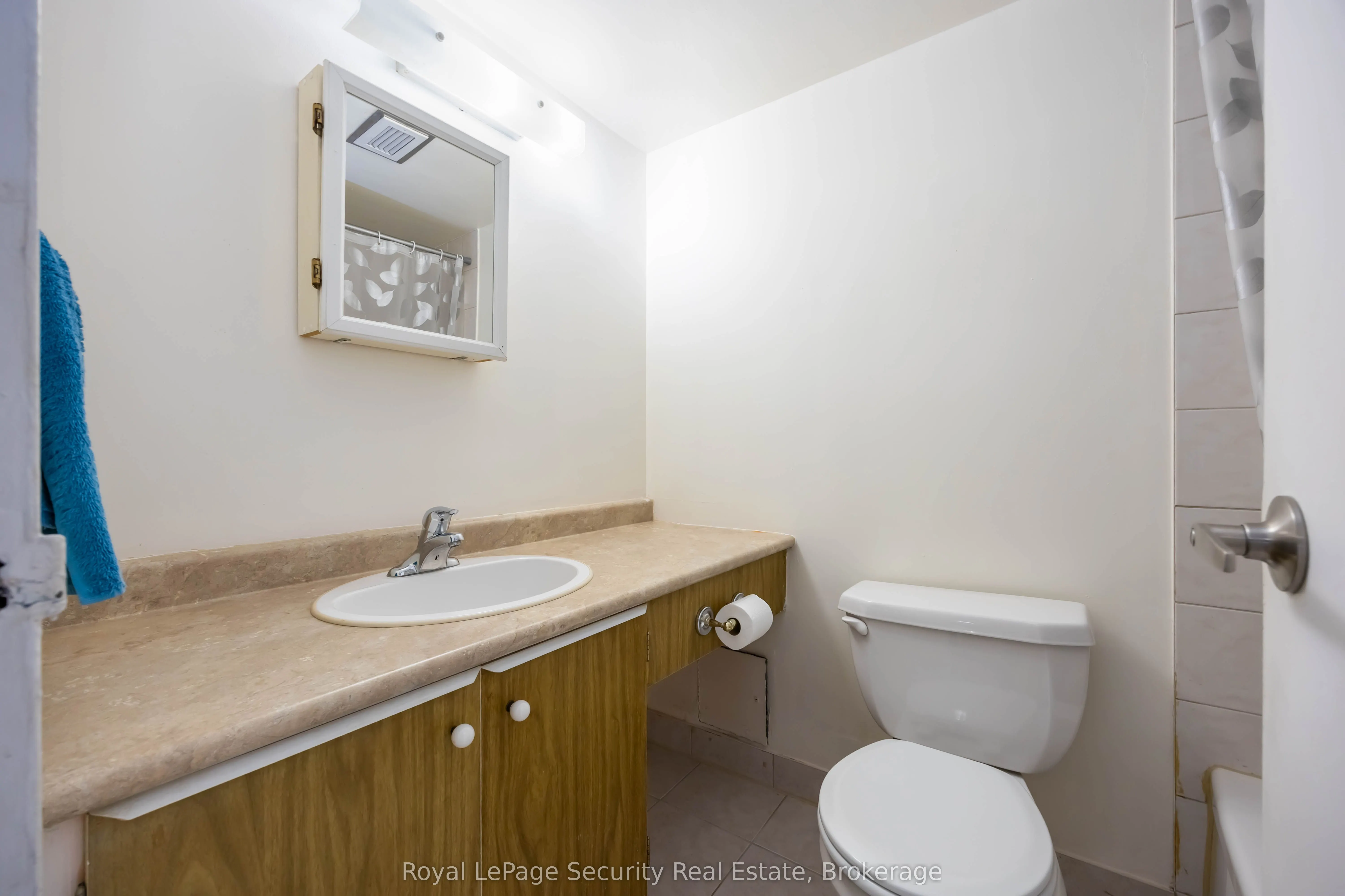 15 La Rose Avenue, #1517