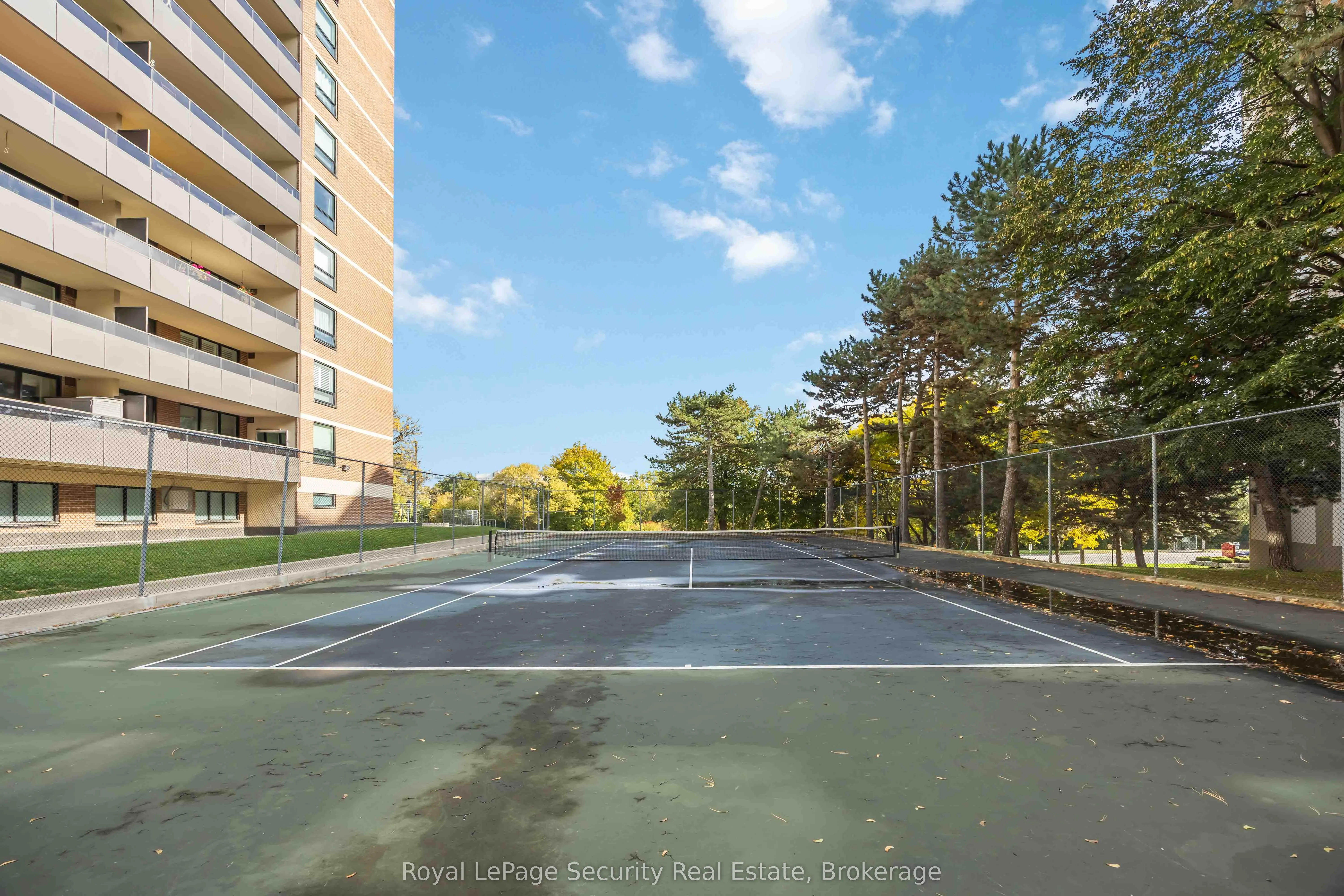 15 La Rose Avenue, #1517