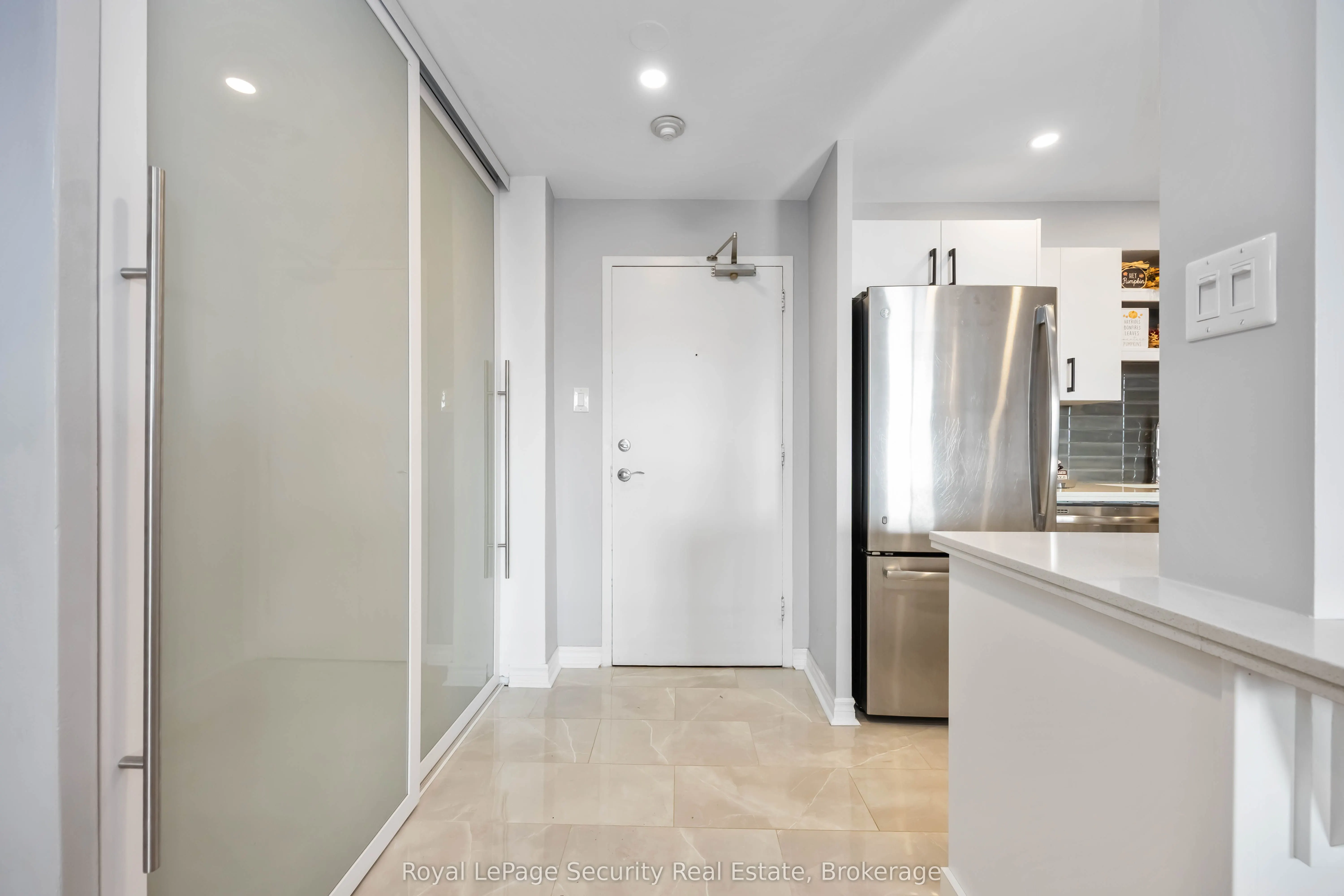 15 La Rose Avenue, #1517