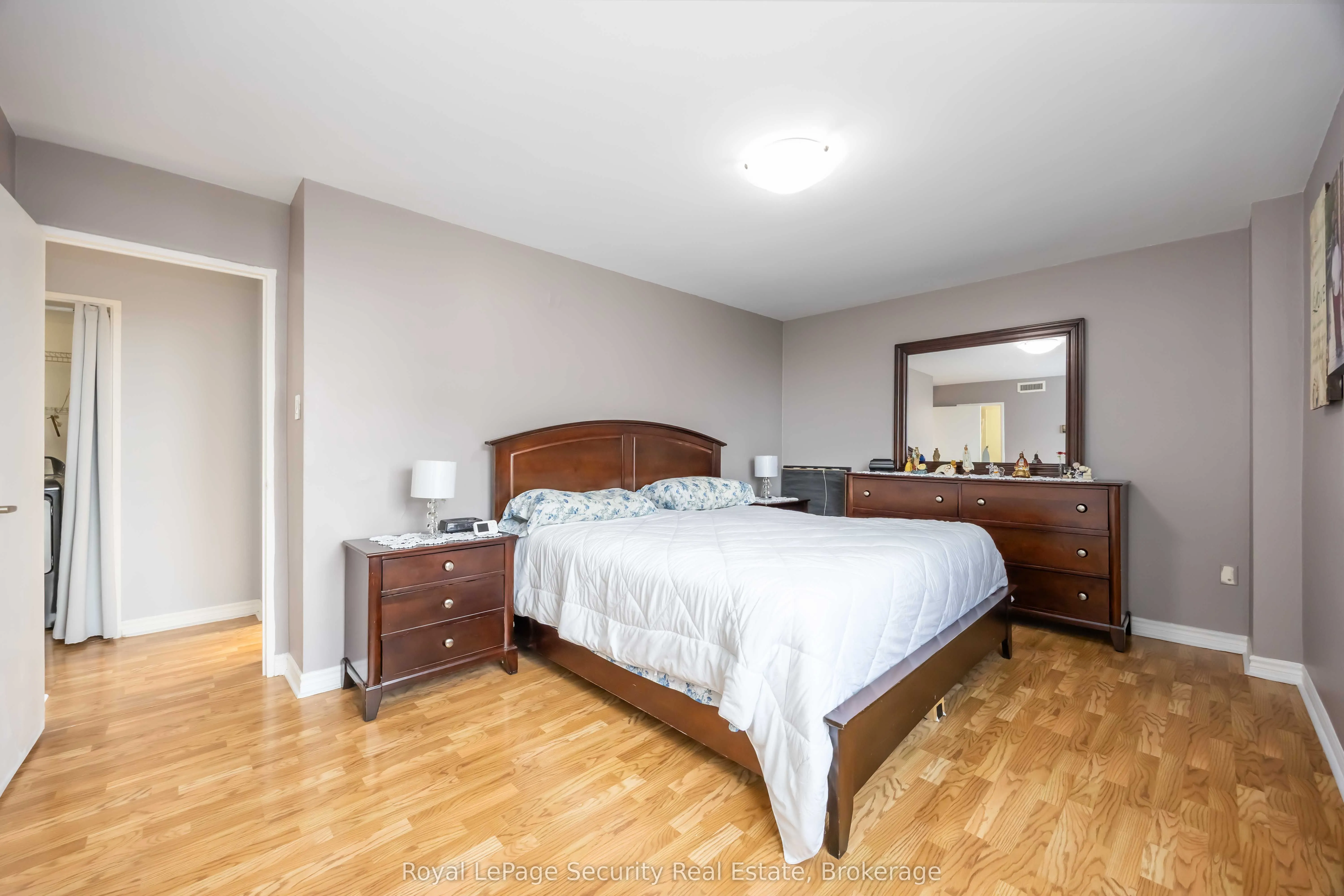 15 La Rose Avenue, #1517