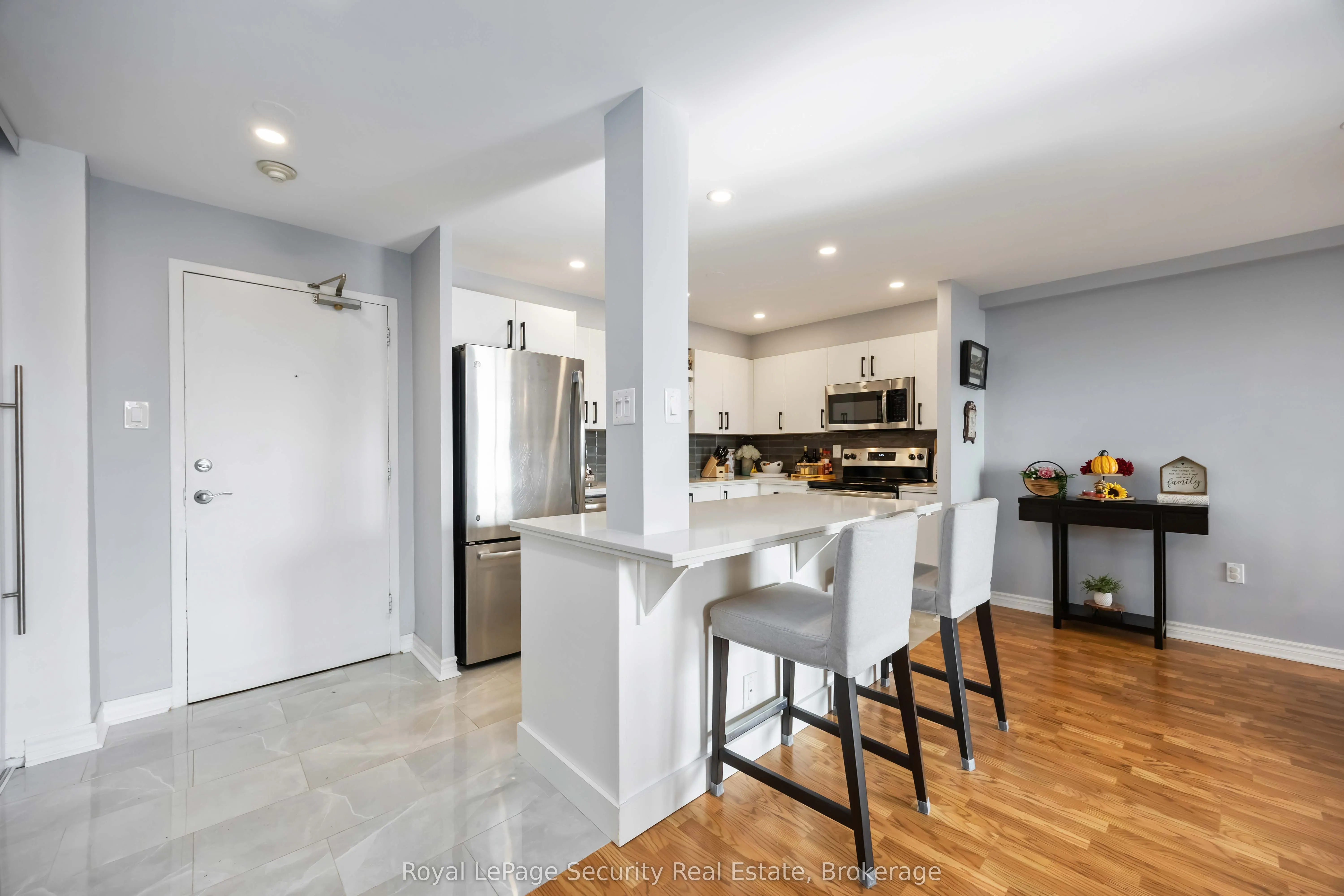 15 La Rose Avenue, #1517