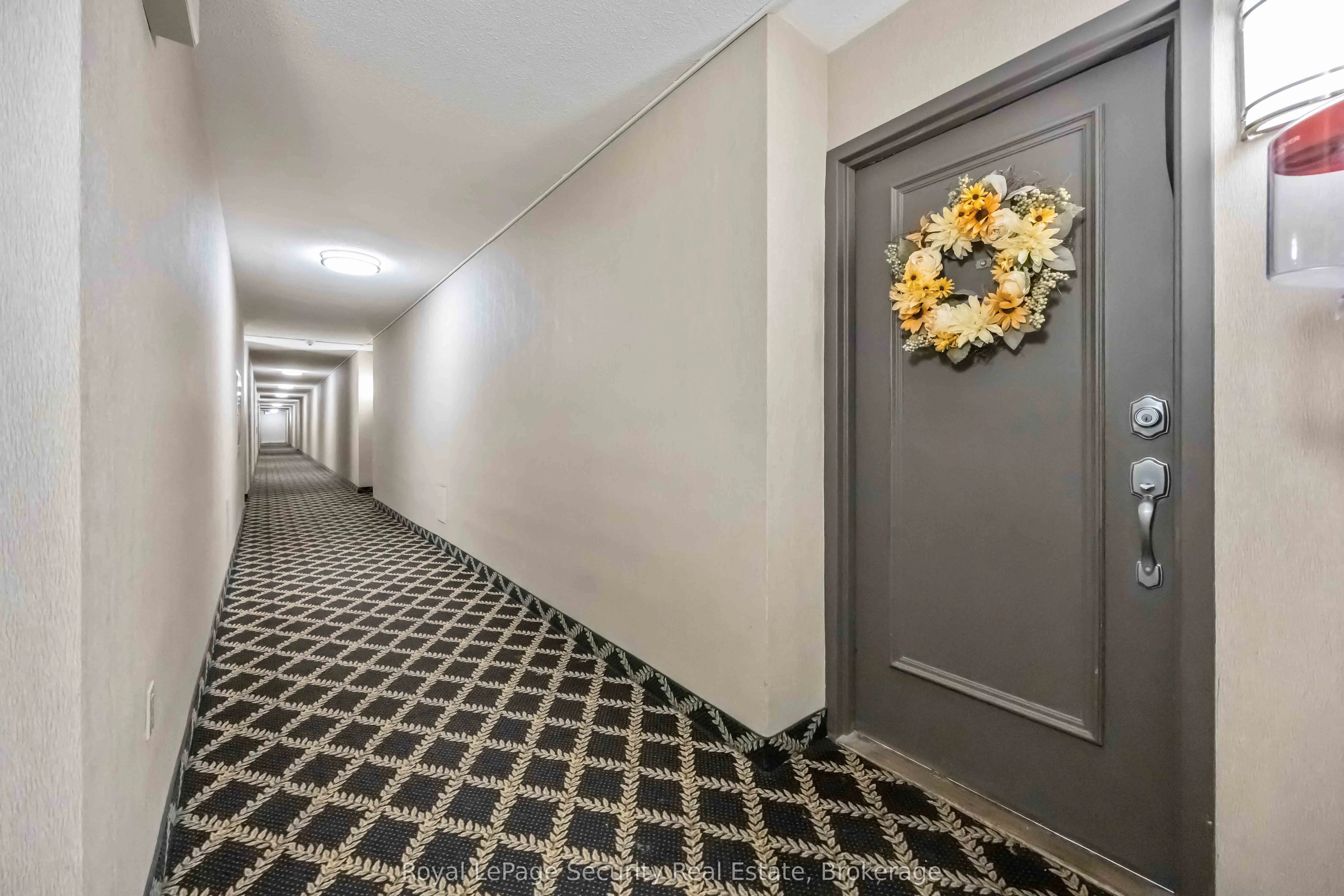 15 La Rose Avenue, #1517