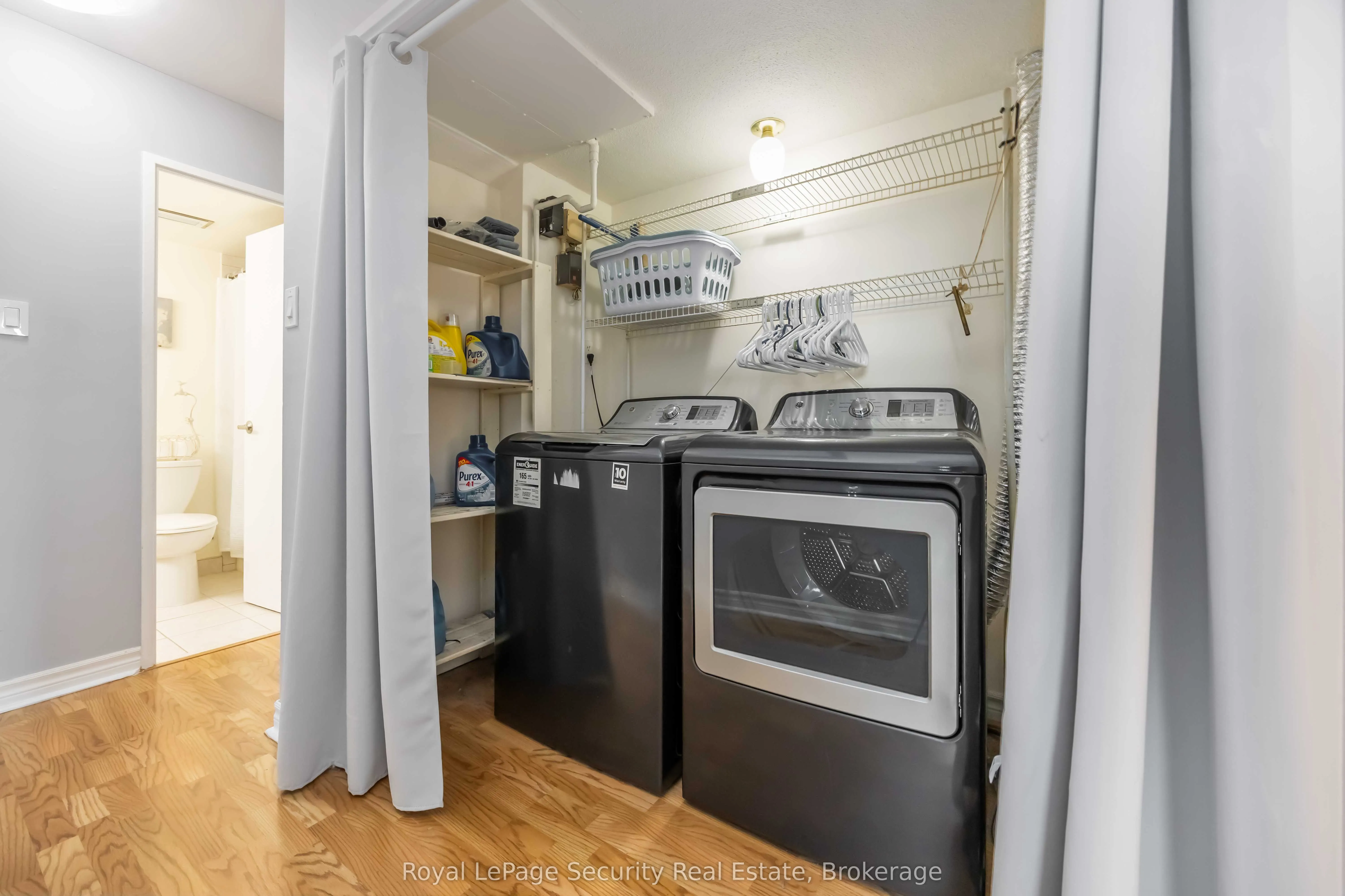 15 La Rose Avenue, #1517