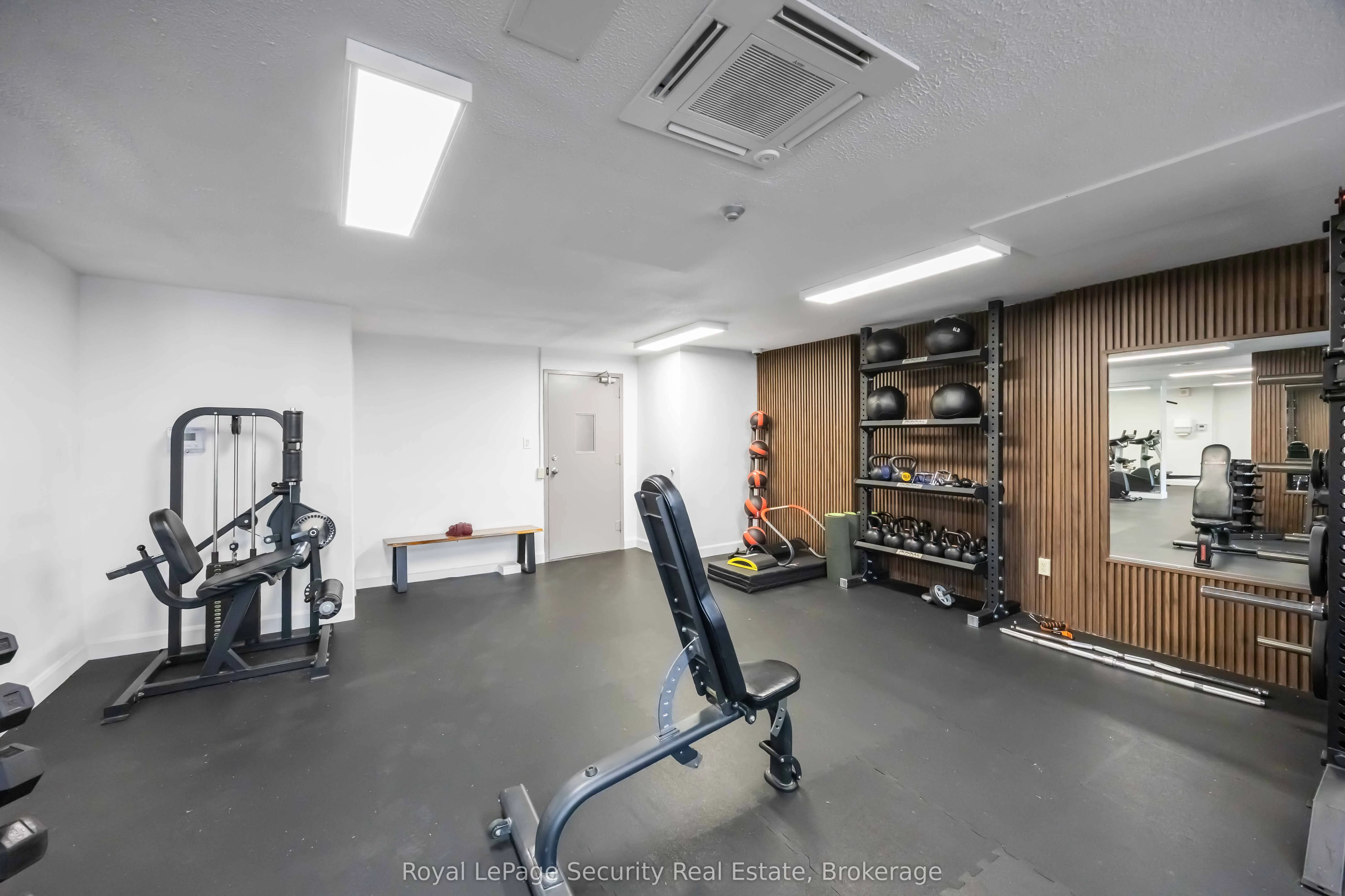 15 La Rose Avenue, #1517