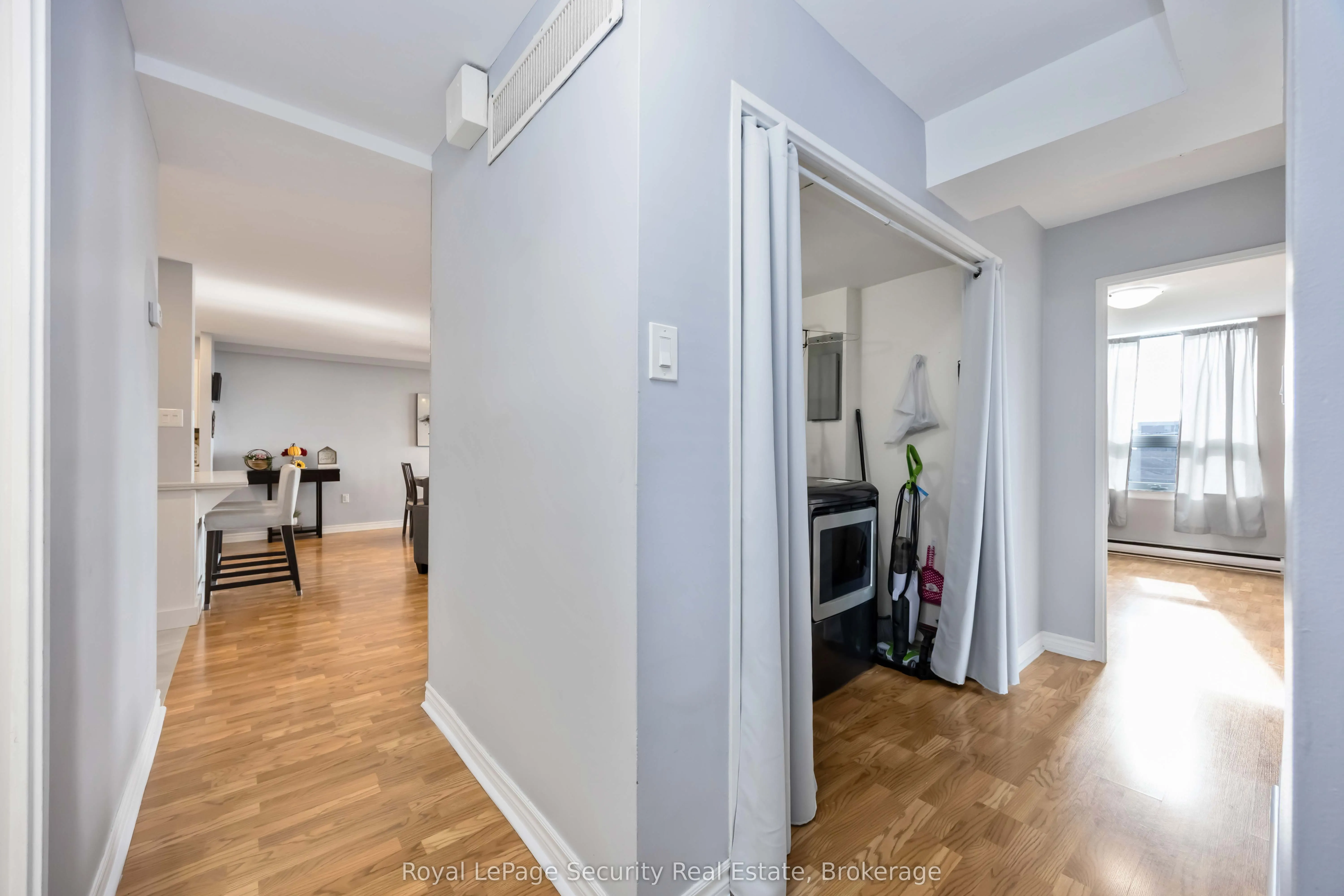 15 La Rose Avenue, #1517
