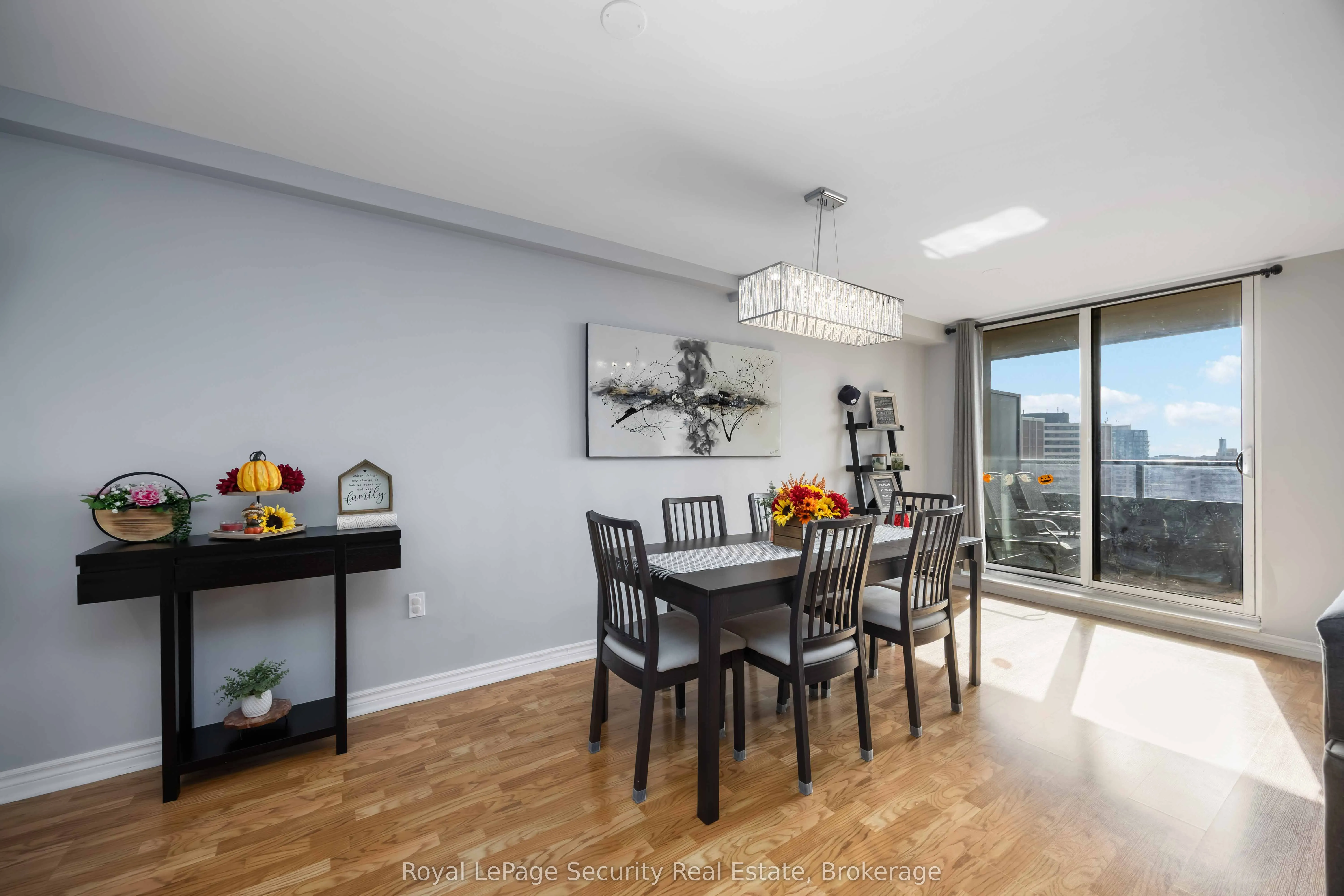 15 La Rose Avenue, #1517