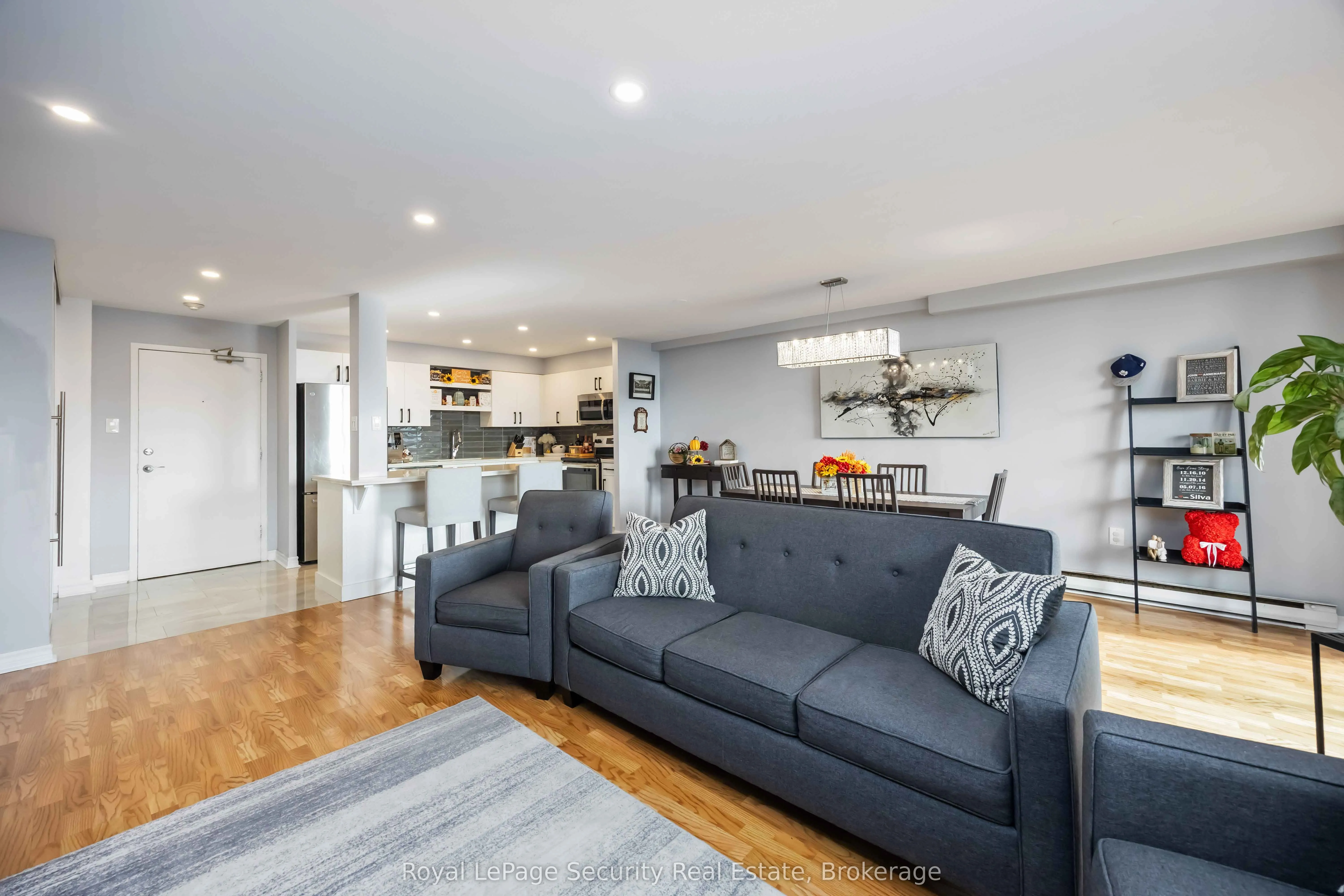 15 La Rose Avenue, #1517