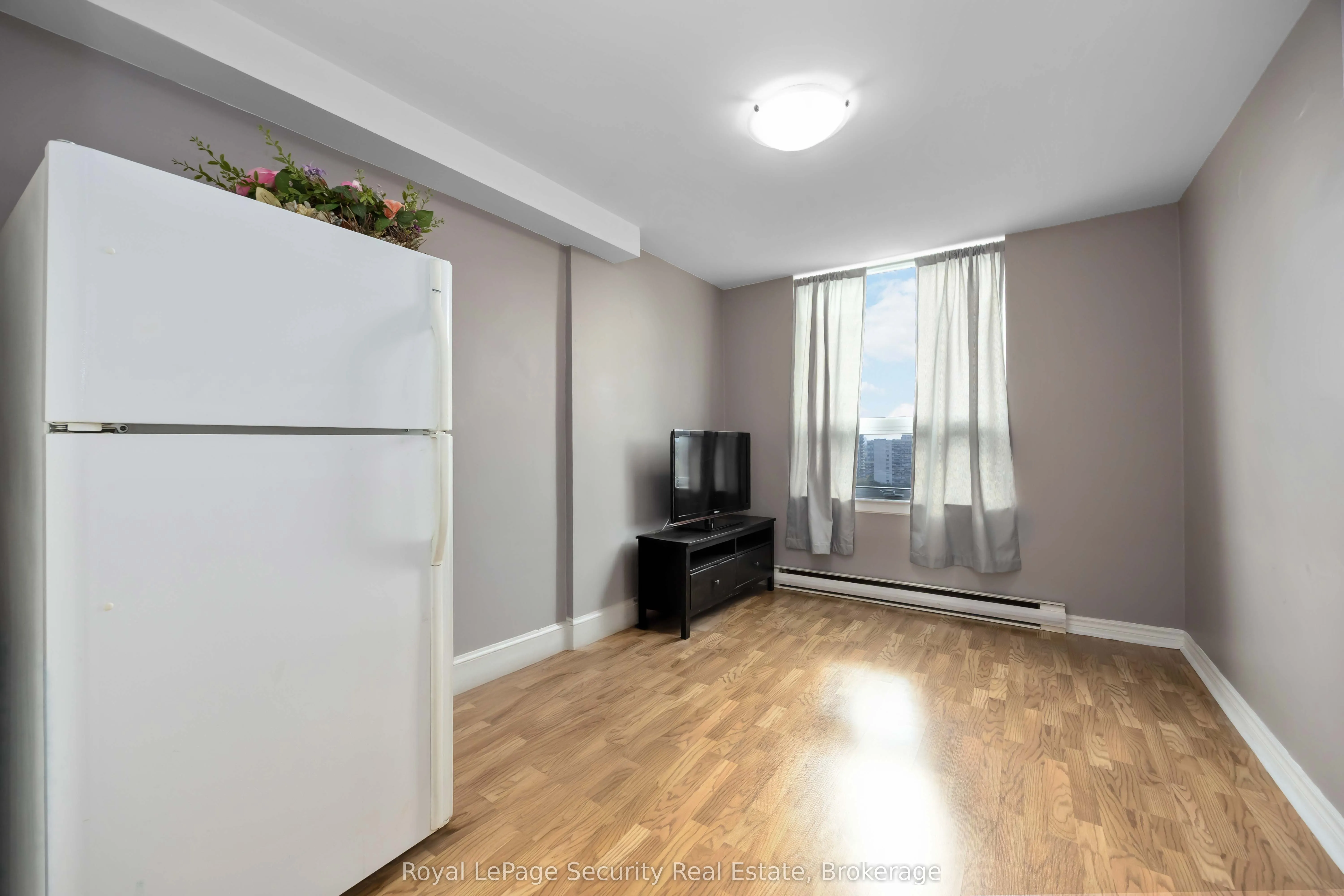 15 La Rose Avenue, #1517