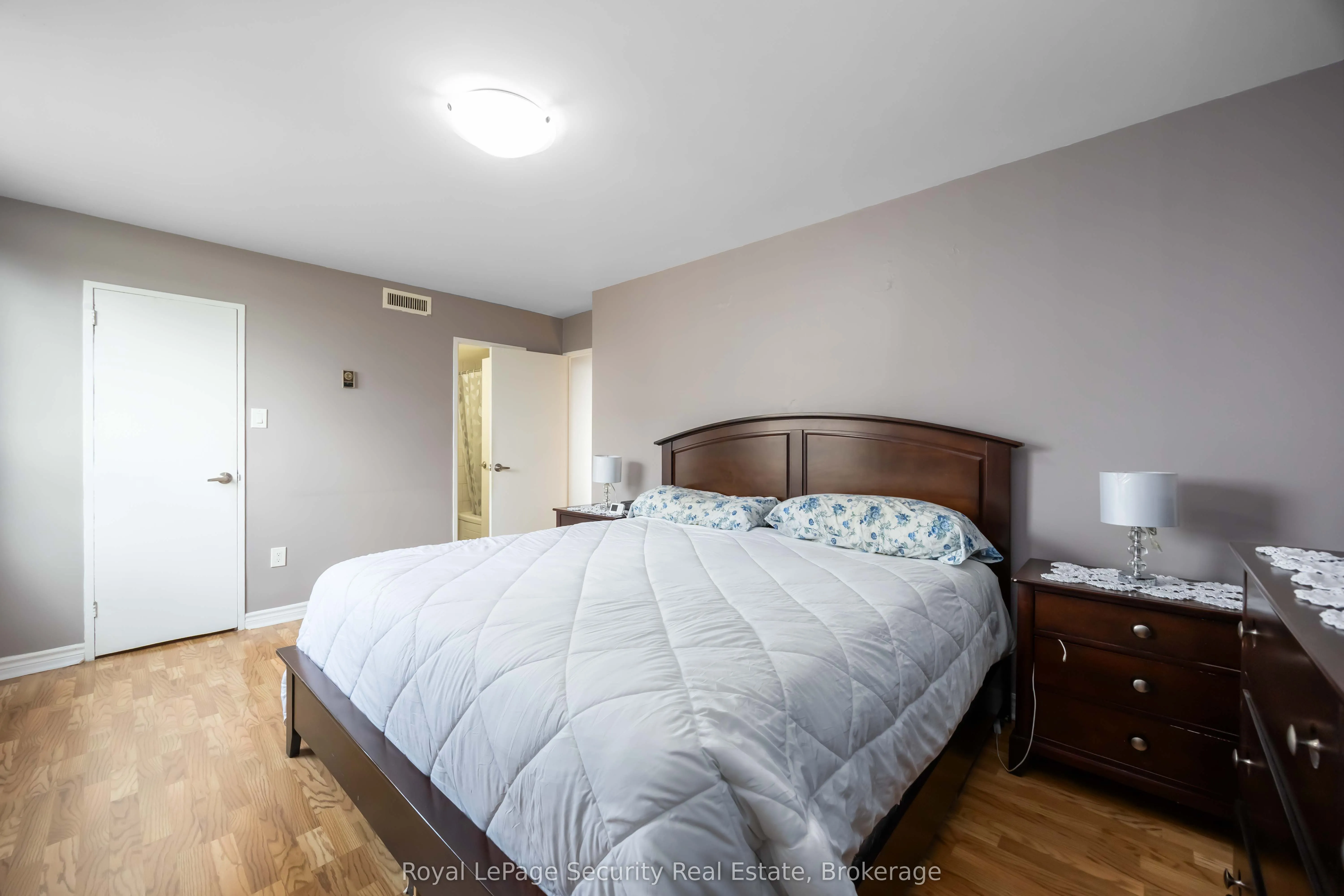 15 La Rose Avenue, #1517