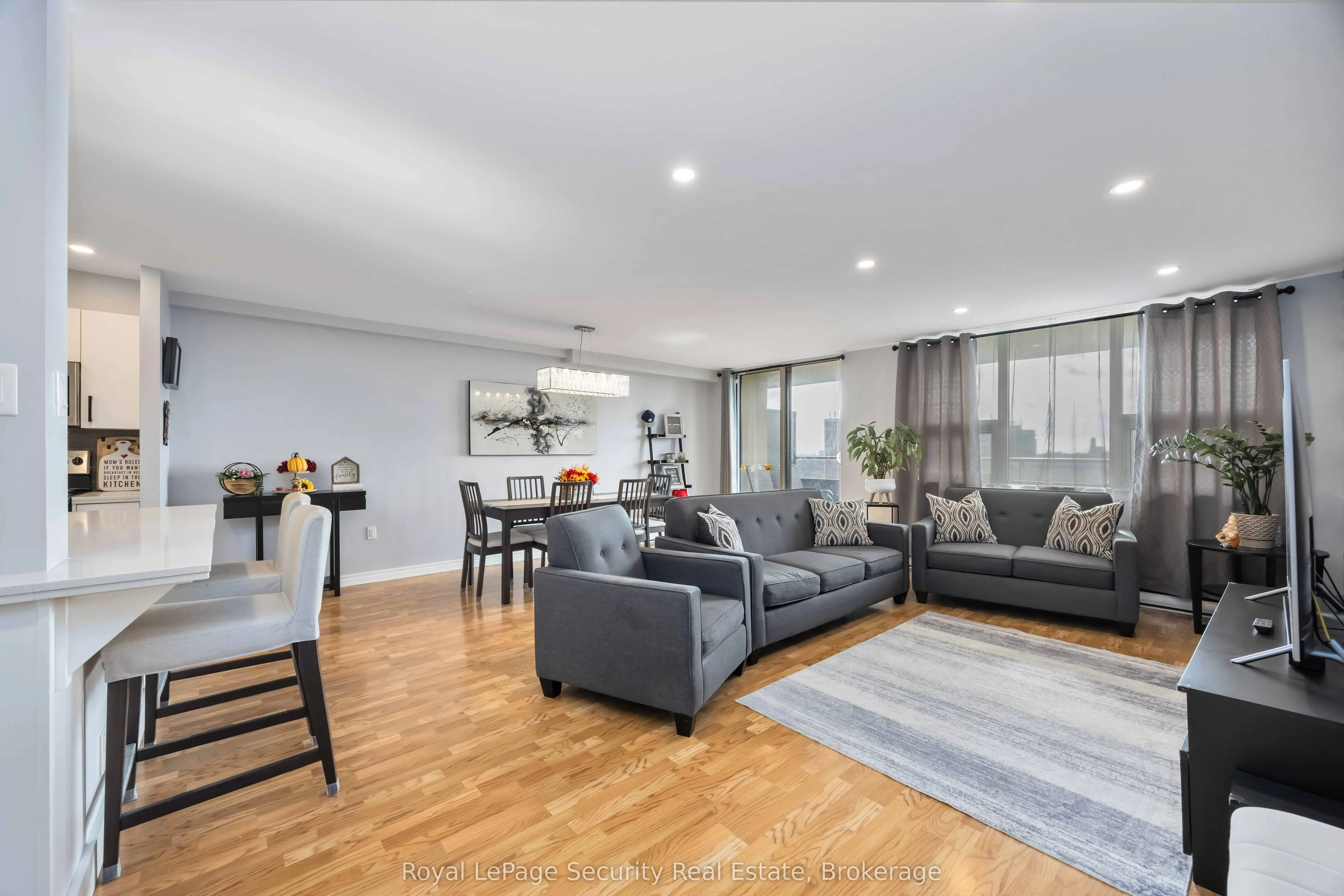 15 La Rose Avenue, #1517