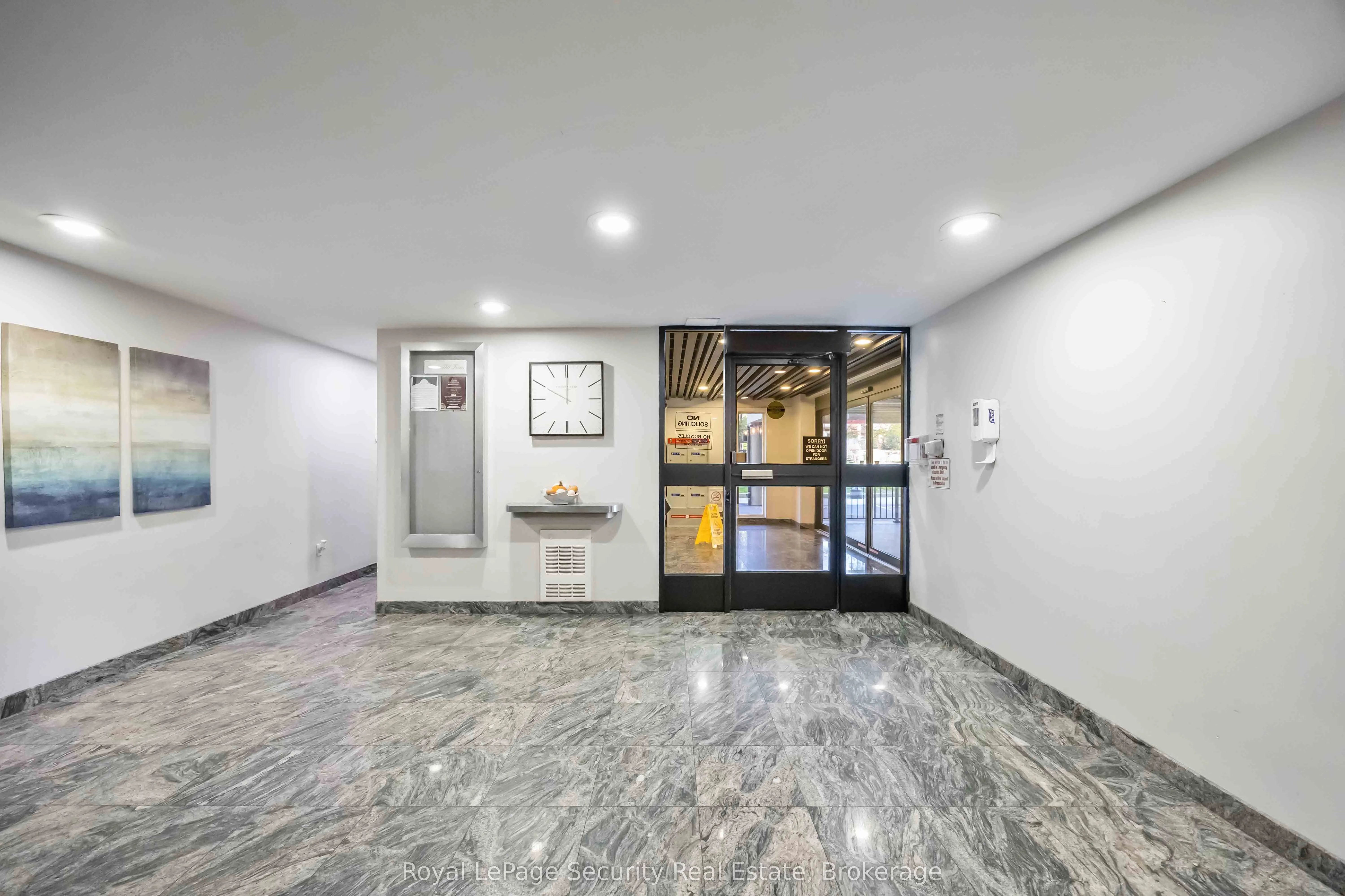 15 La Rose Avenue, #1517