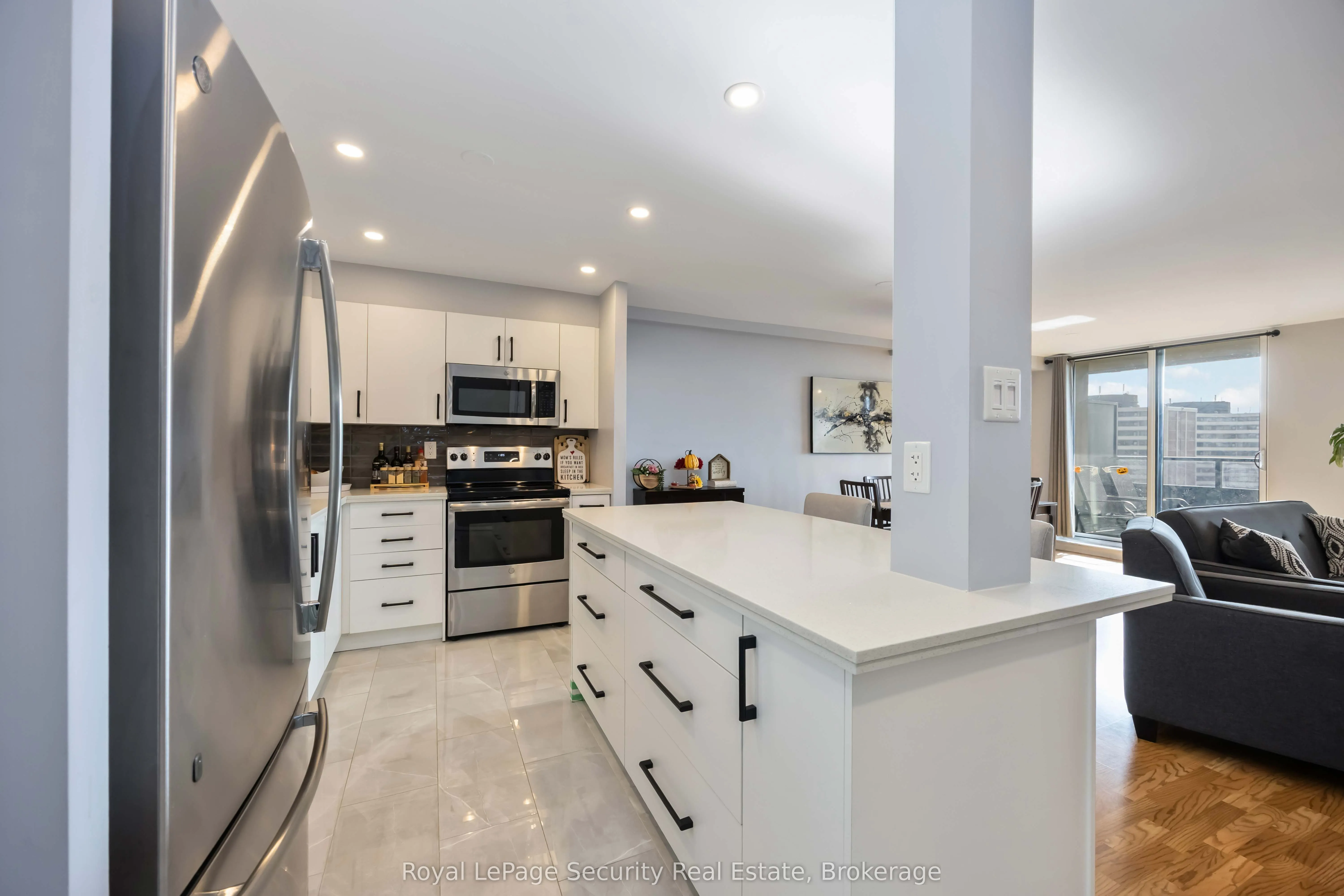 15 La Rose Avenue, #1517