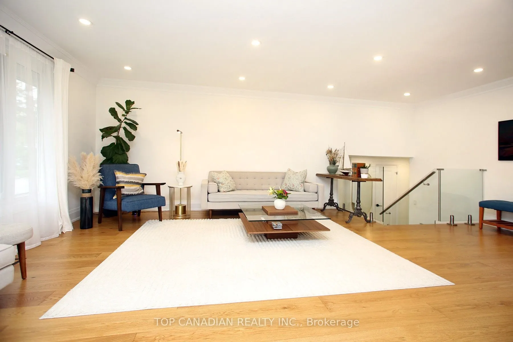 645 Castleguard Crescent