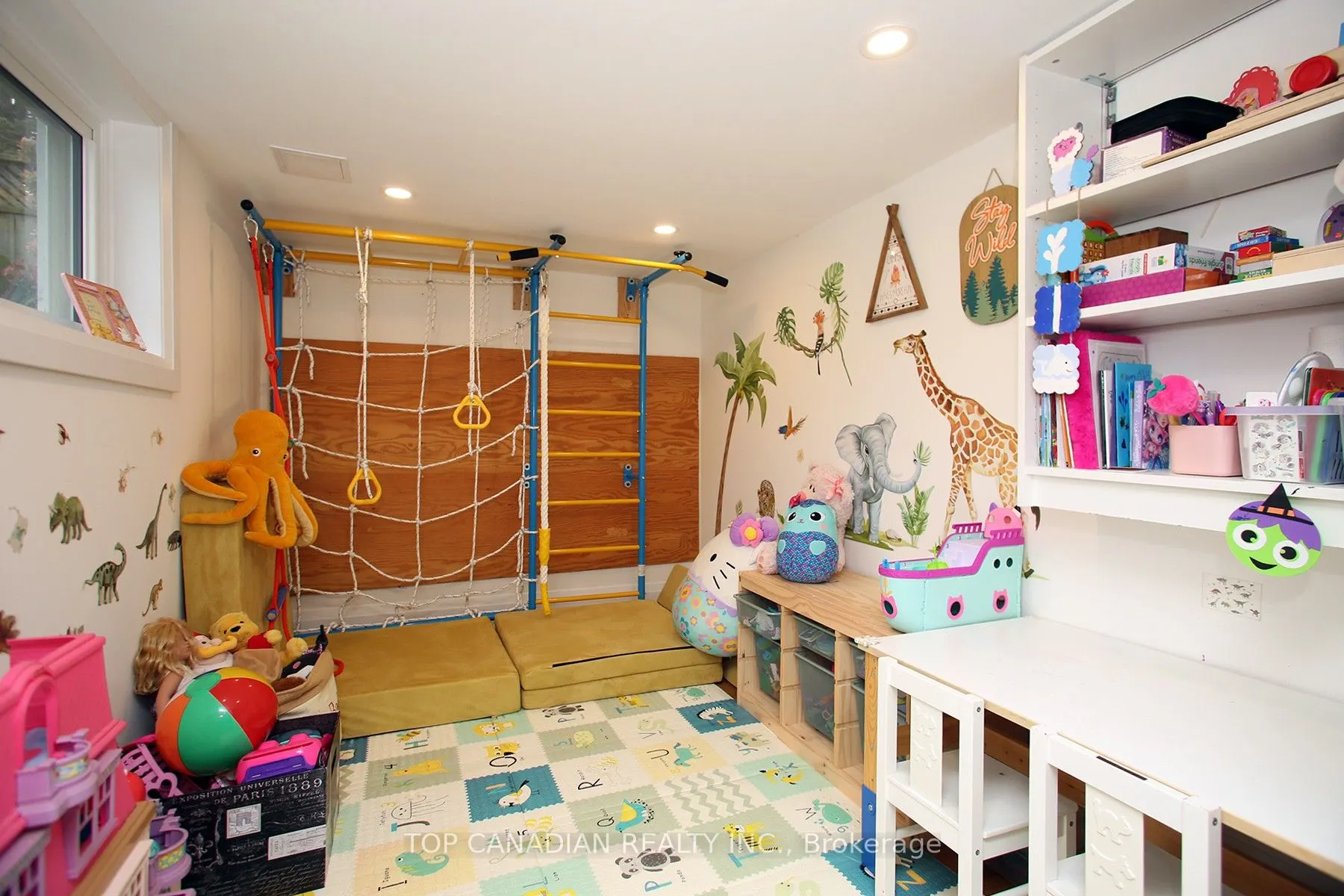 645 Castleguard Crescent