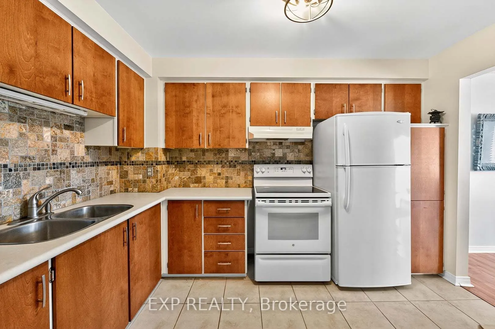 32 Collins Crescent, #31