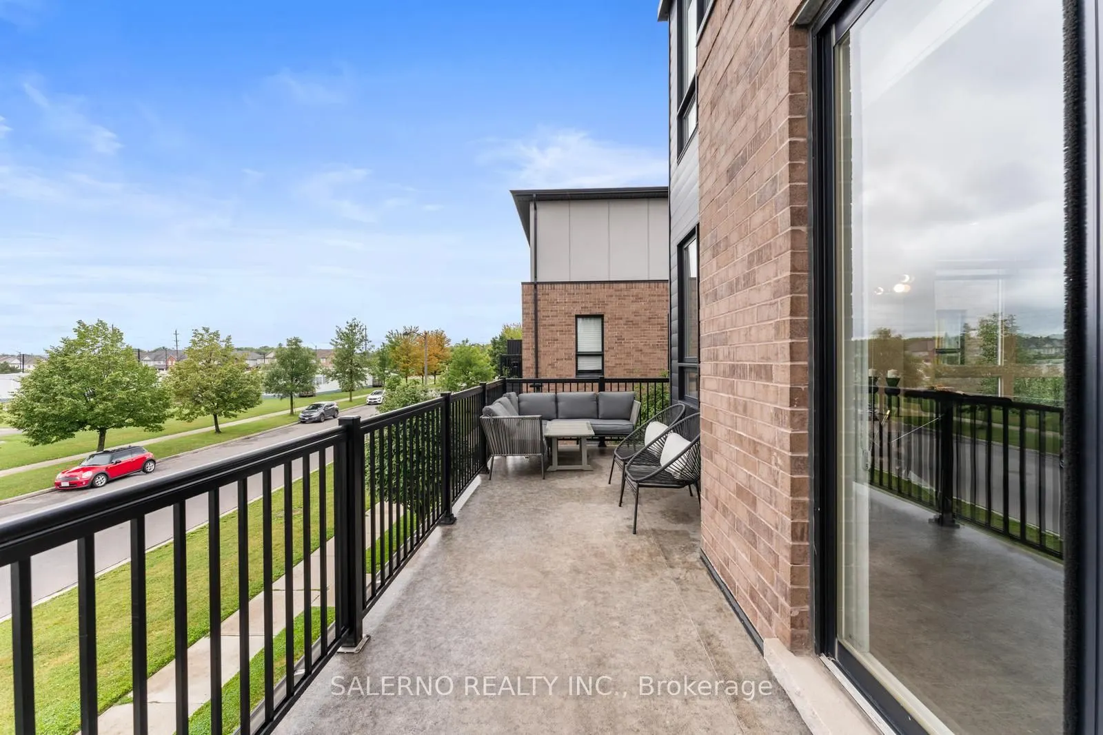 1206 Main Street E, #209