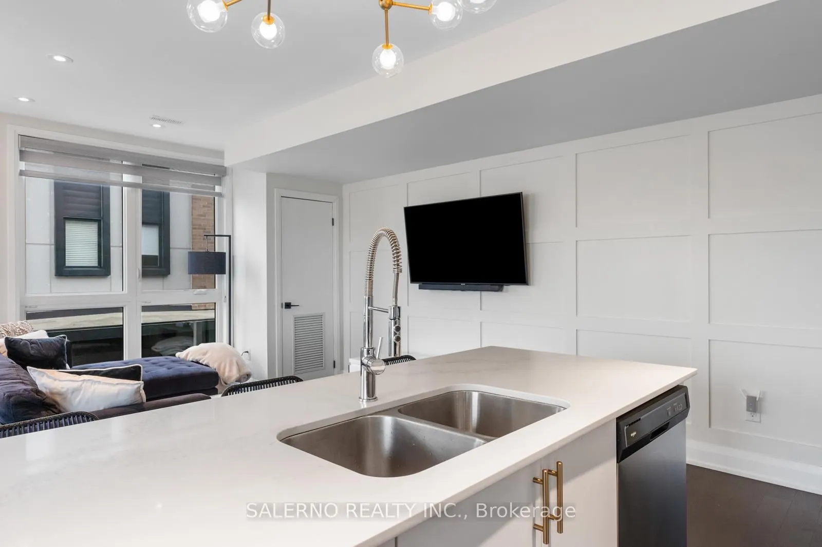 1206 Main Street E, #209