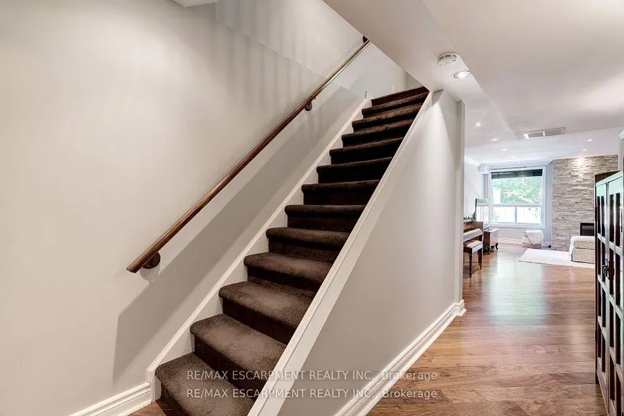 2151 Walkers Line, #19