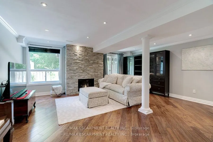 2151 Walkers Line, #19