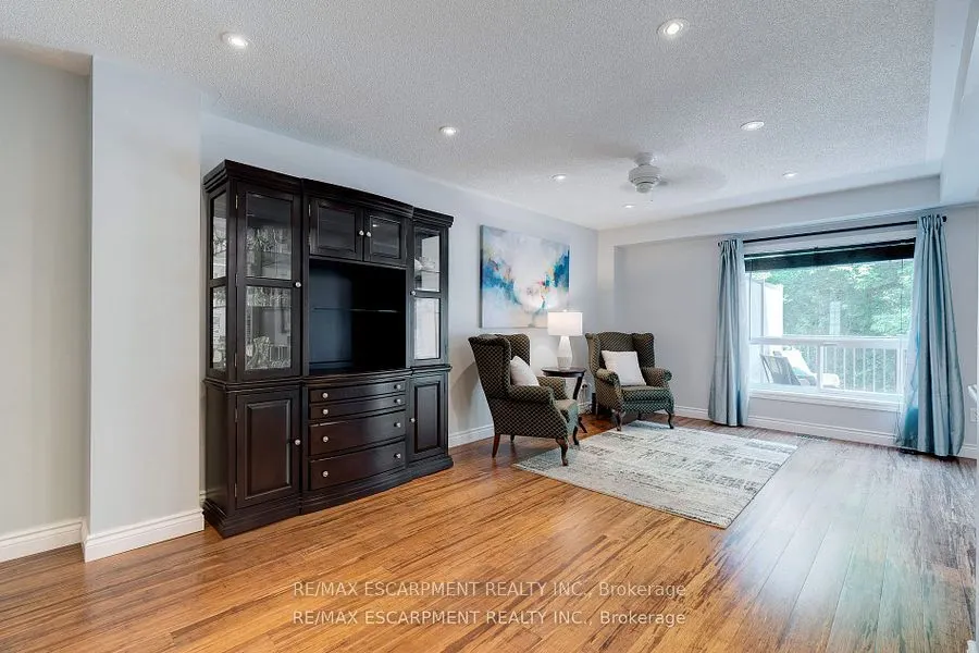 2151 Walkers Line, #19