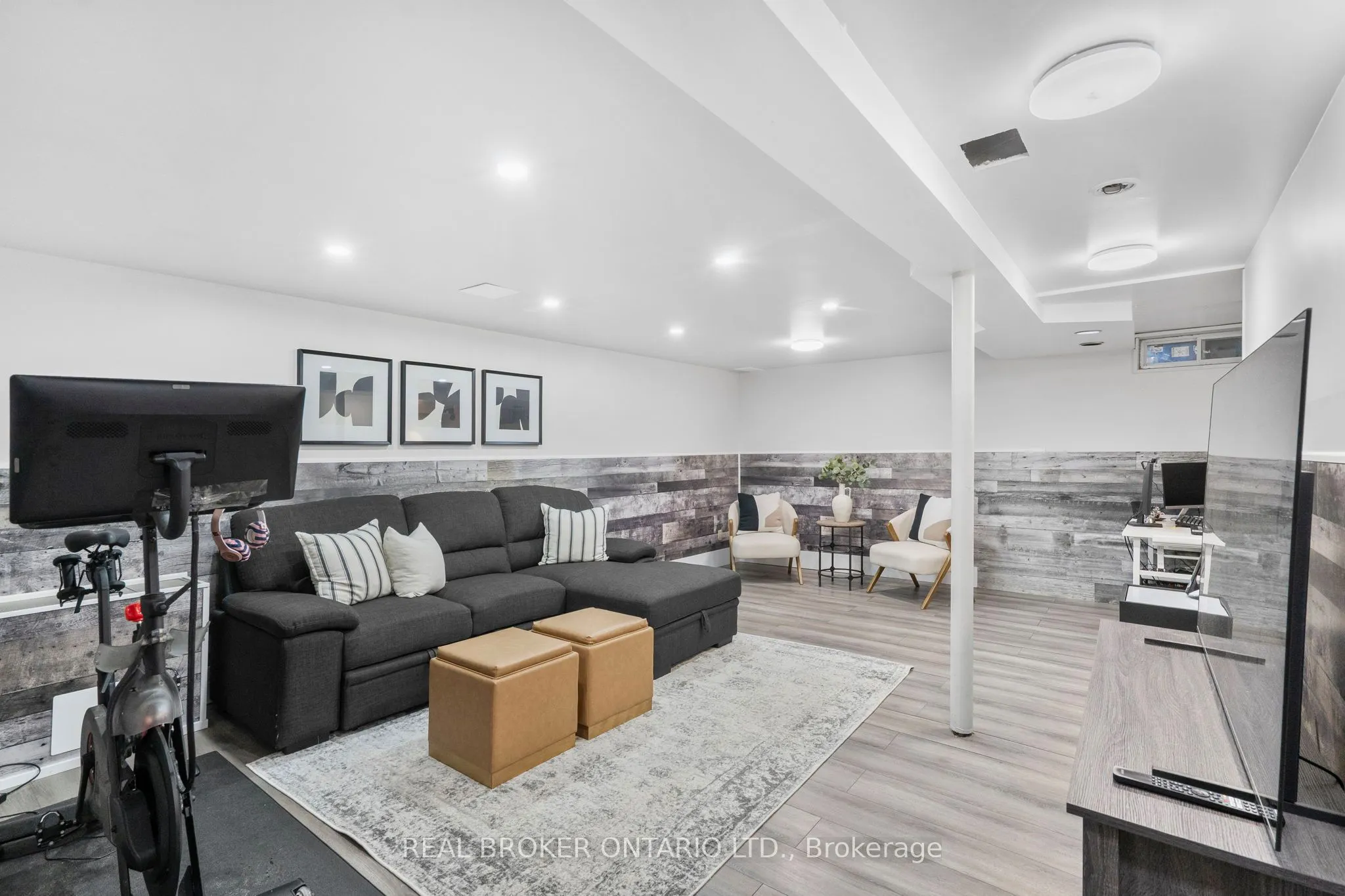 40 Davis Crescent