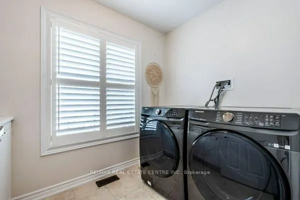 50 Royal Fern Crescent