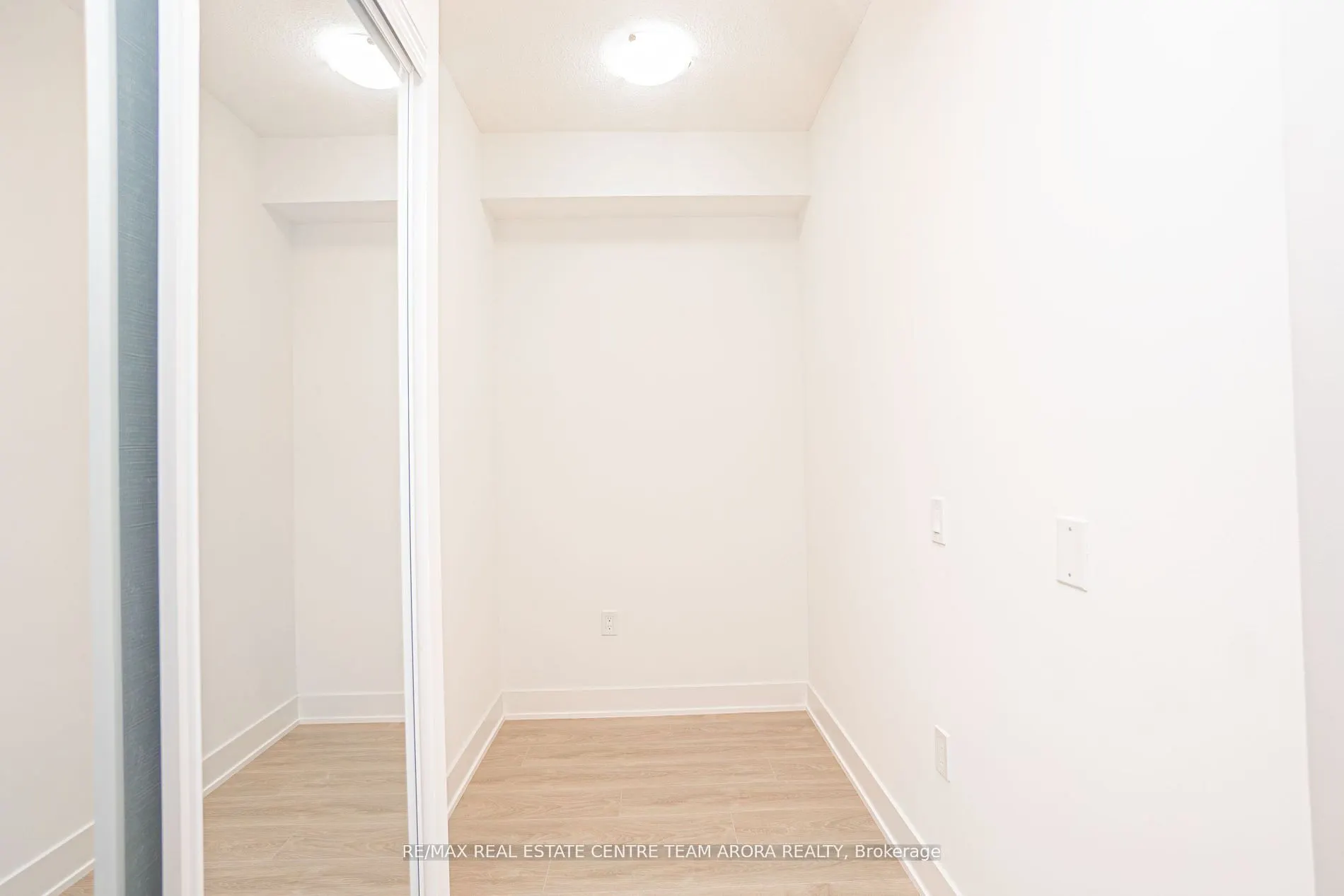 202 Burnhamthorpe Road E, #603