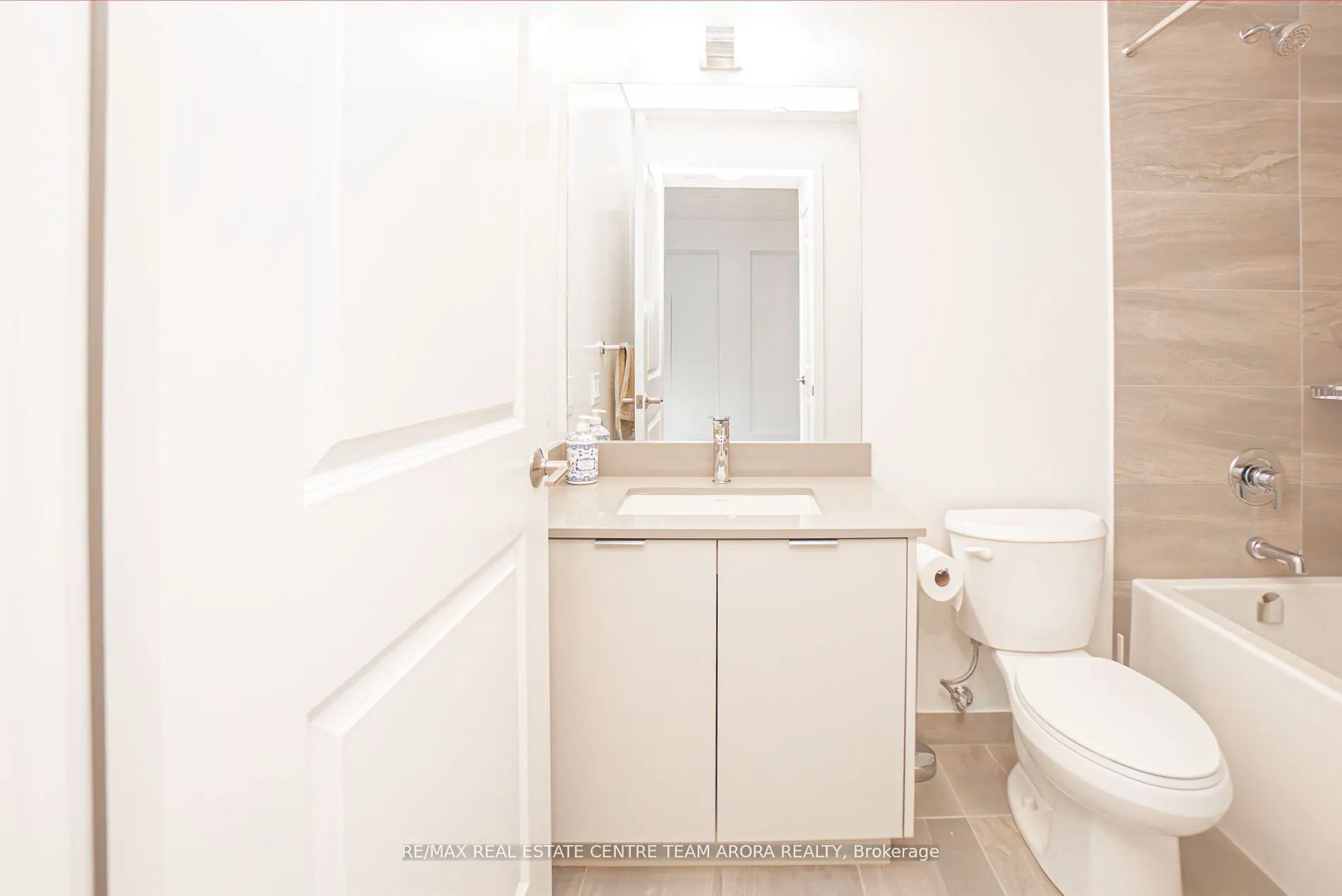202 Burnhamthorpe Road E, #603