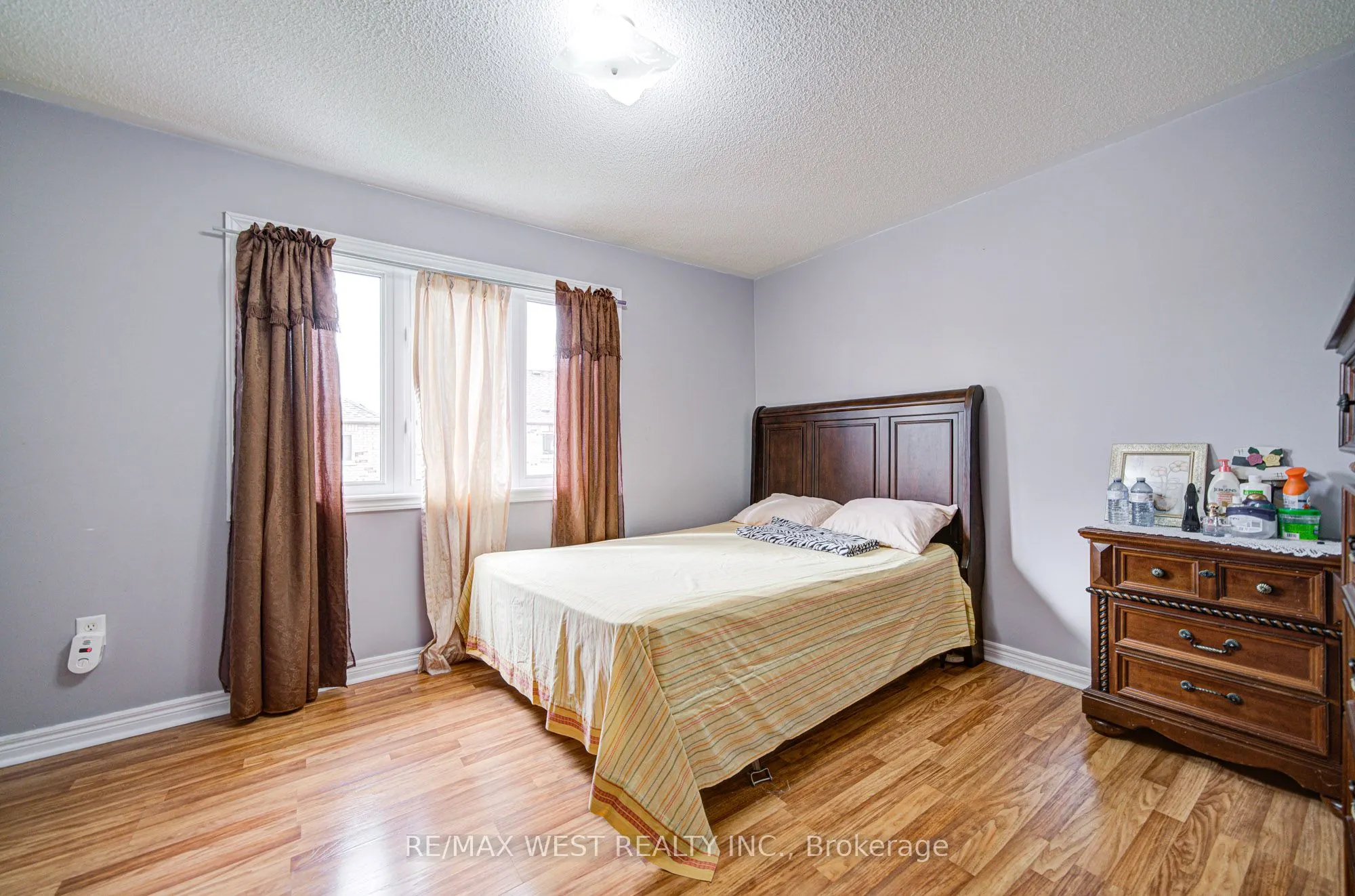 12 Eaglefield Gate