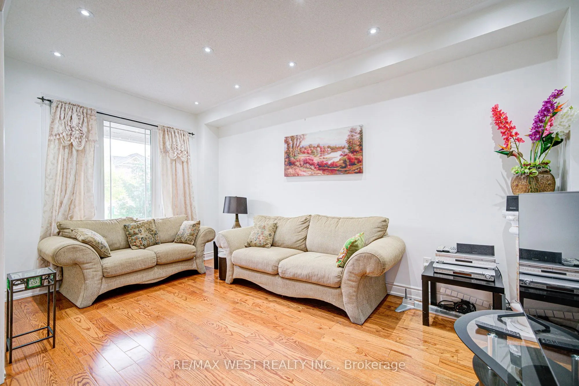 12 Eaglefield Gate
