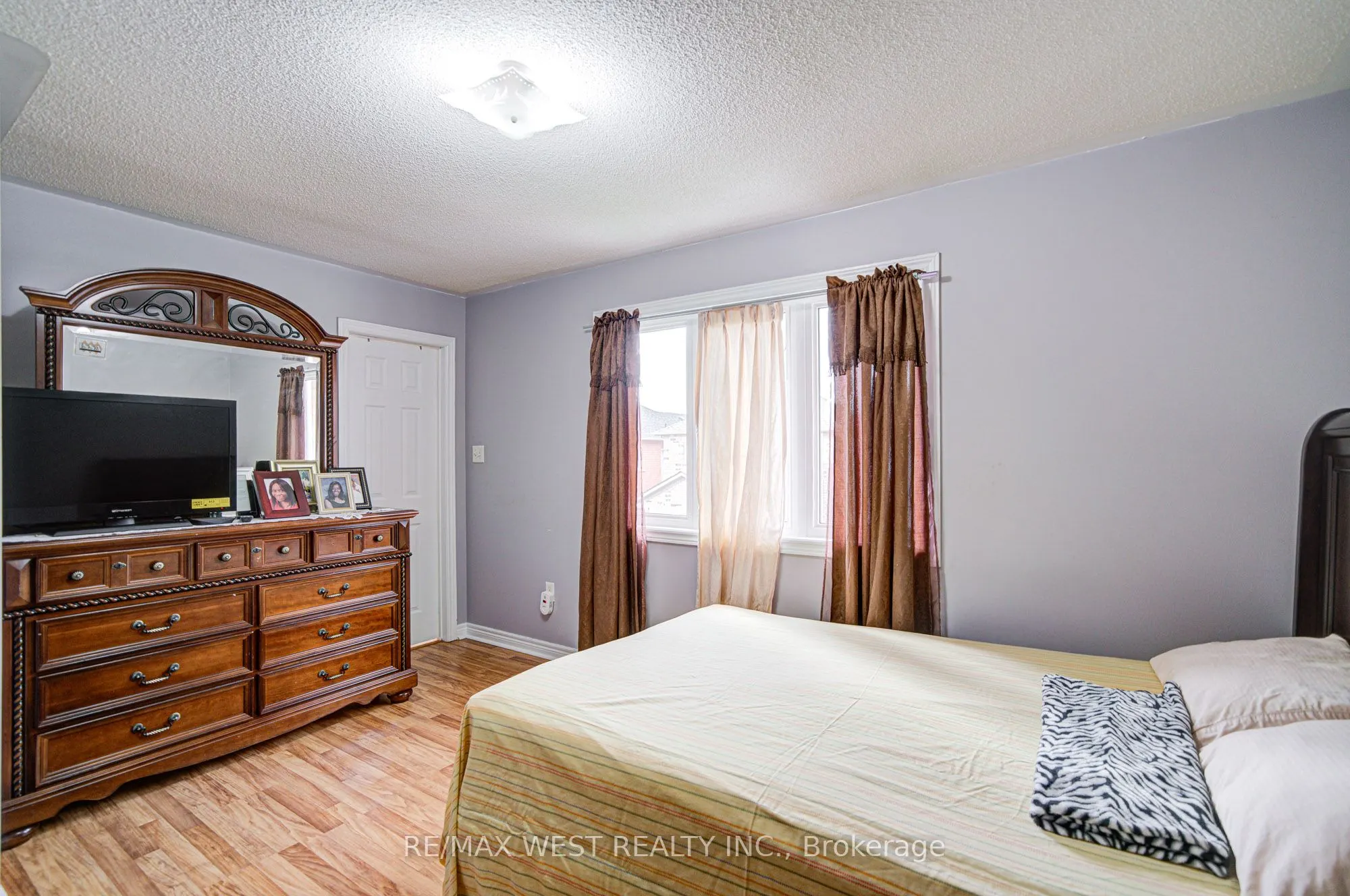 12 Eaglefield Gate